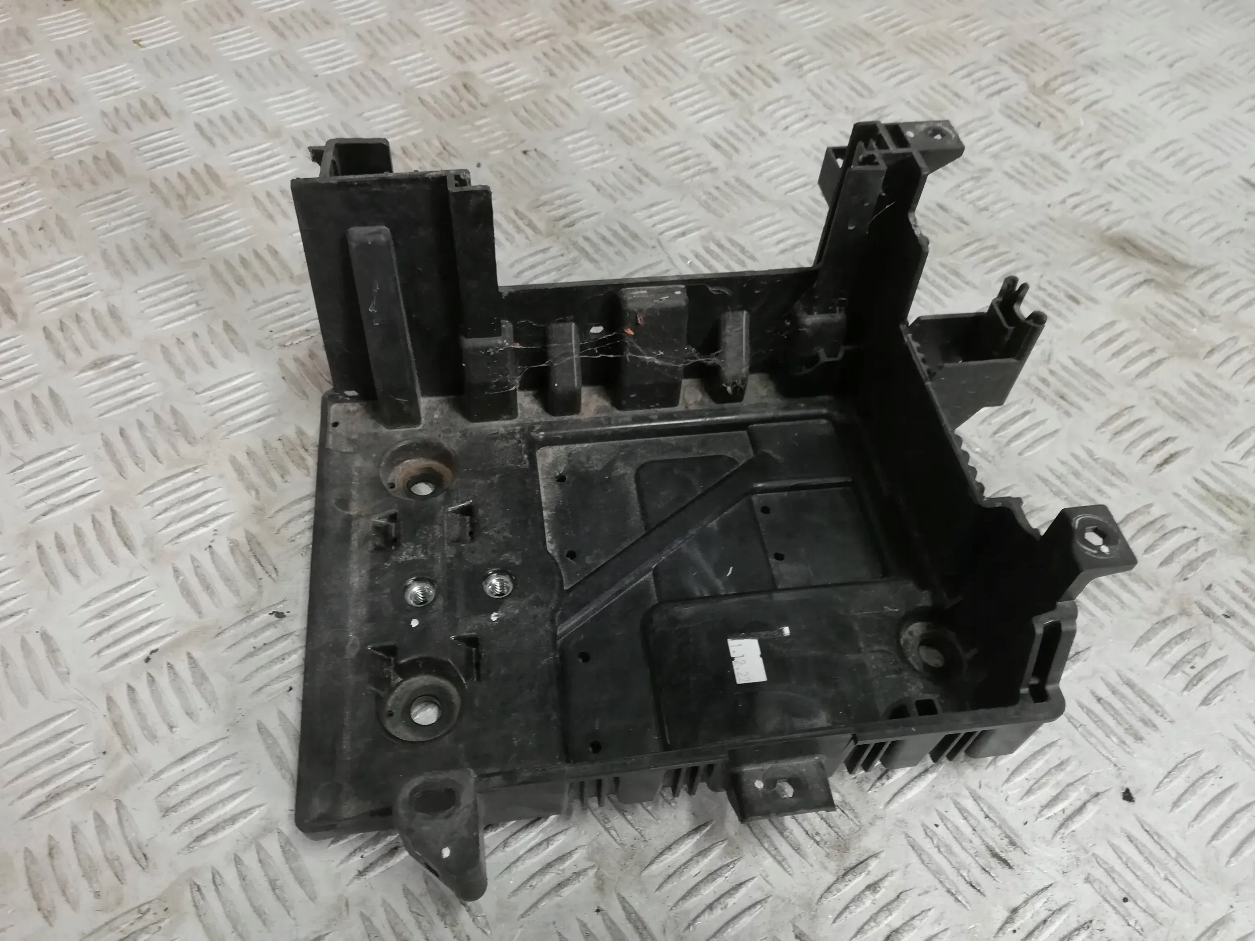 Opel Karl PODSTAWA OBUDOWA AKUMULATORA