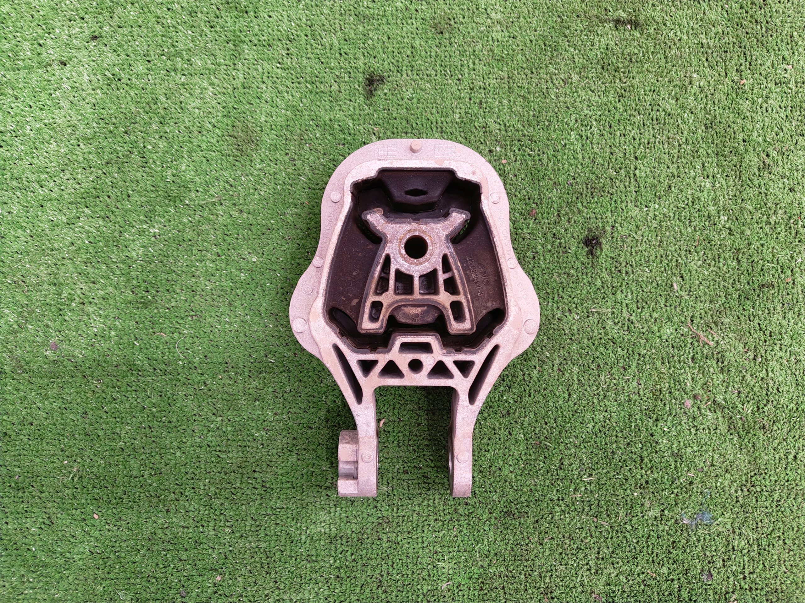 BMW U06 U11 engine mount 9423382