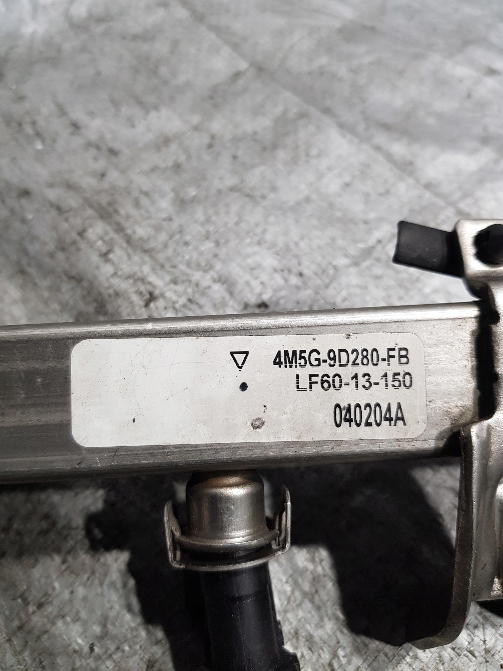 Rampe injection MAZDA 5 1.8 2.0 B 4M5G-9D280-FB LF6013150