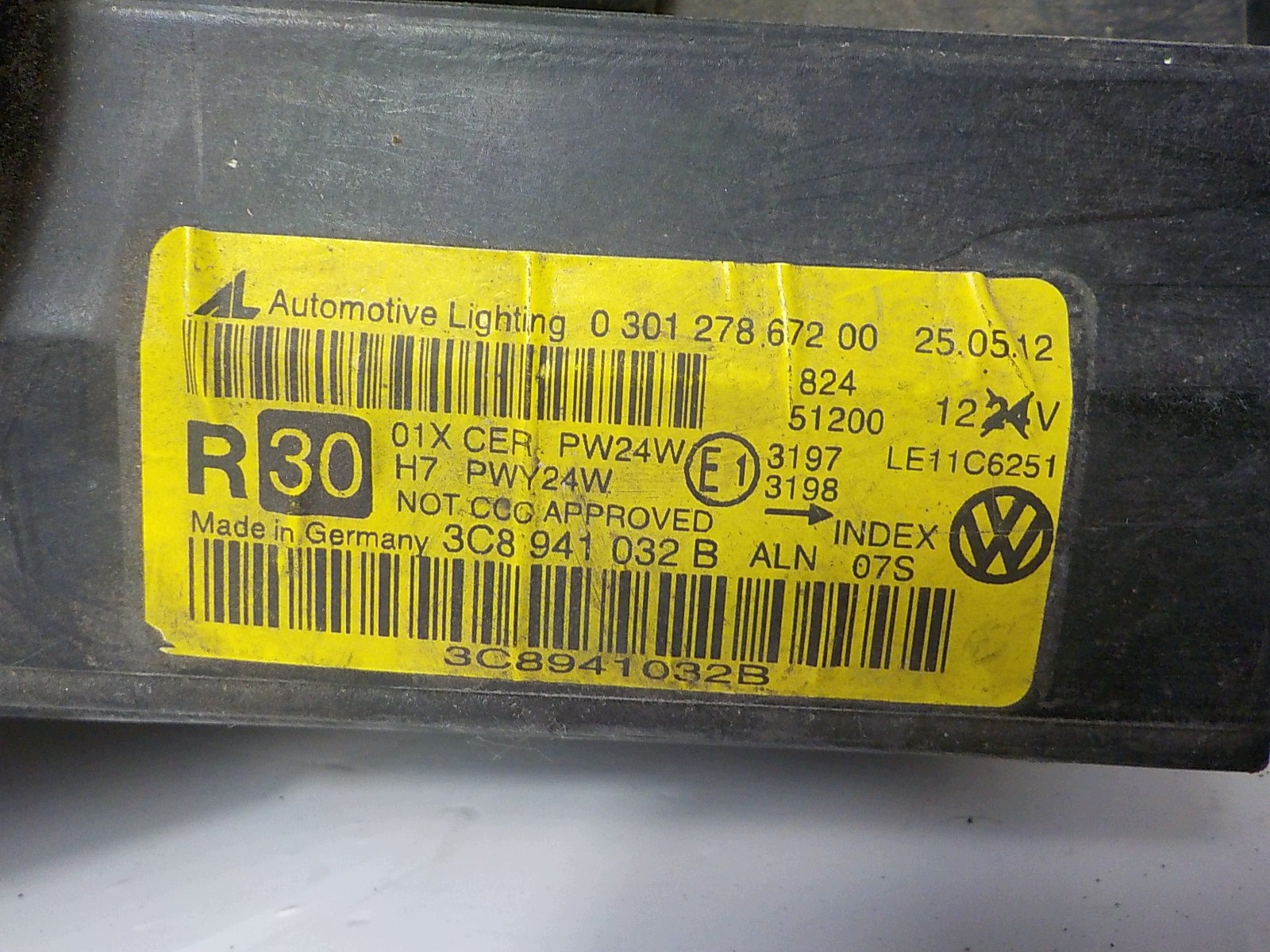 VOLKSWAGEN PASSAT CC LIFT light right front front UK 3C8941032B