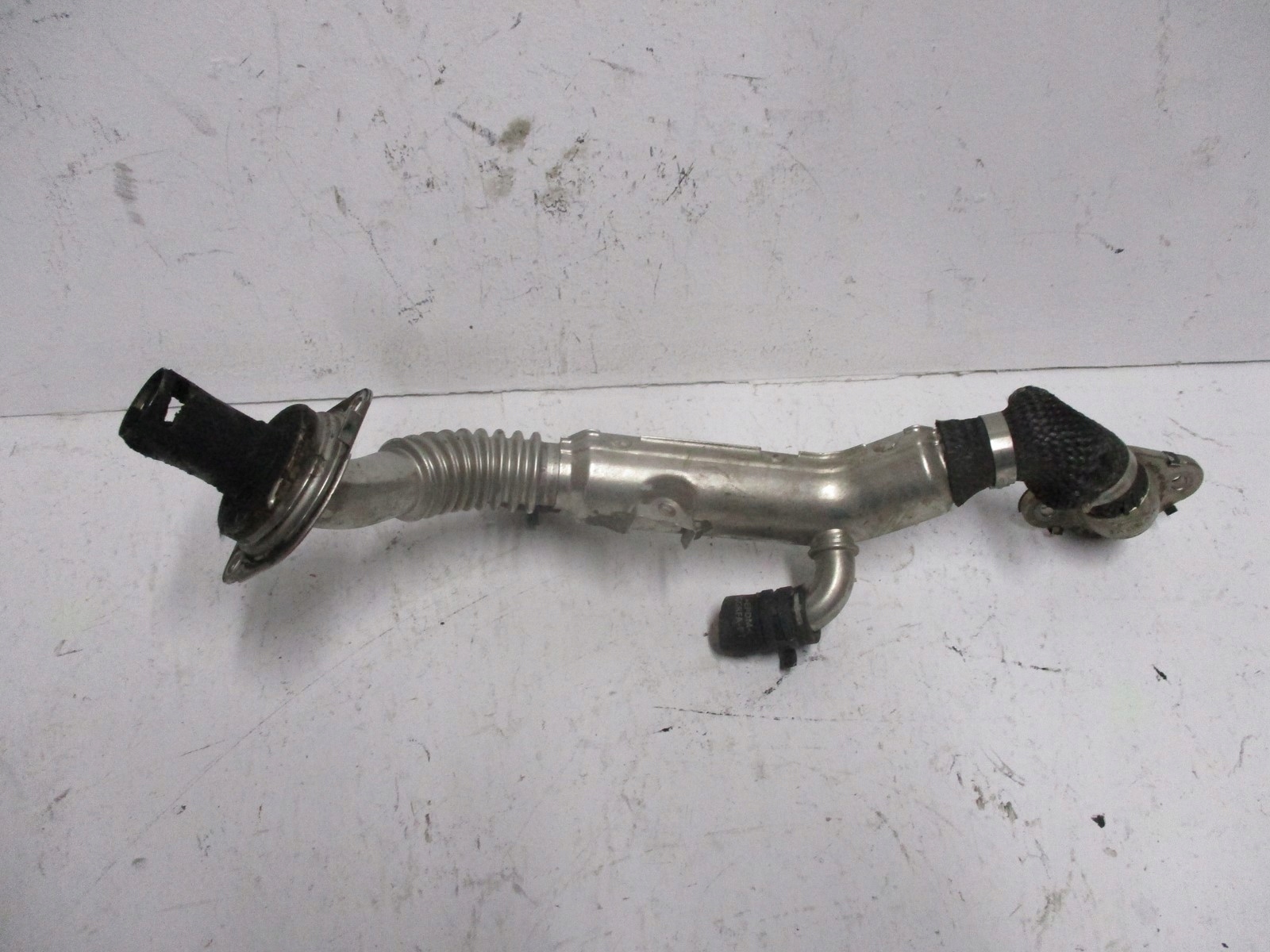 pipe JAGUAR LAND ROVER G4D3-9F468-PB