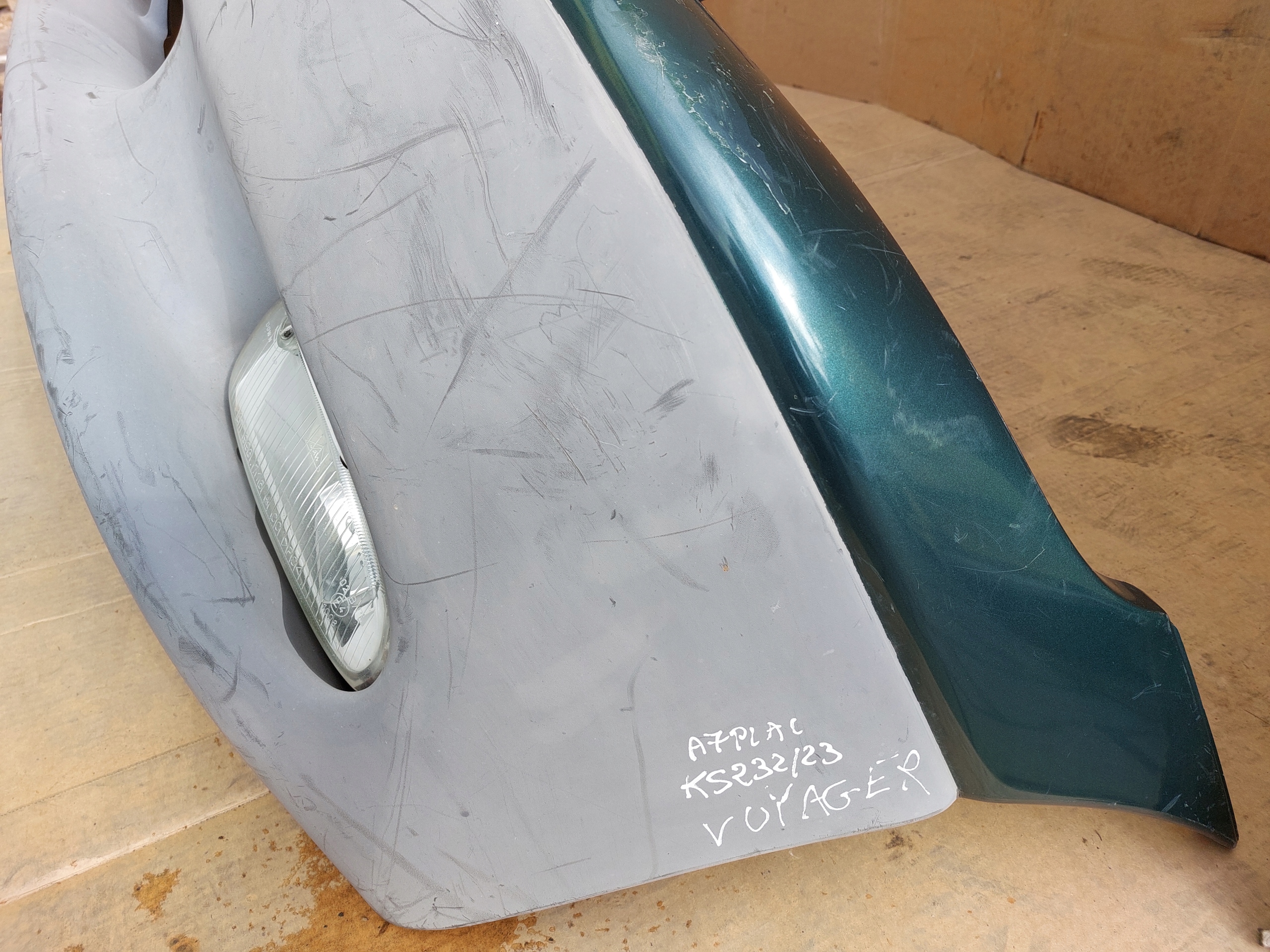front bumper CHRYSLER VOYAGER III