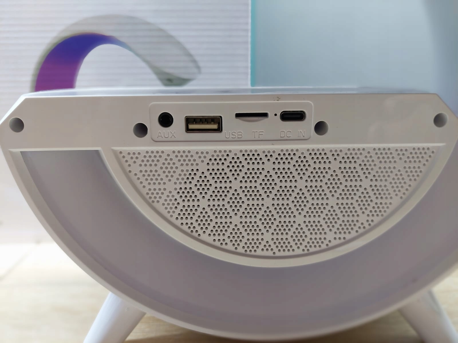 Duża Lampka nocna led wielofunkcyjna z głośnikiem, ładowarką indukcyjną HIT Stan opakowania oryginalne