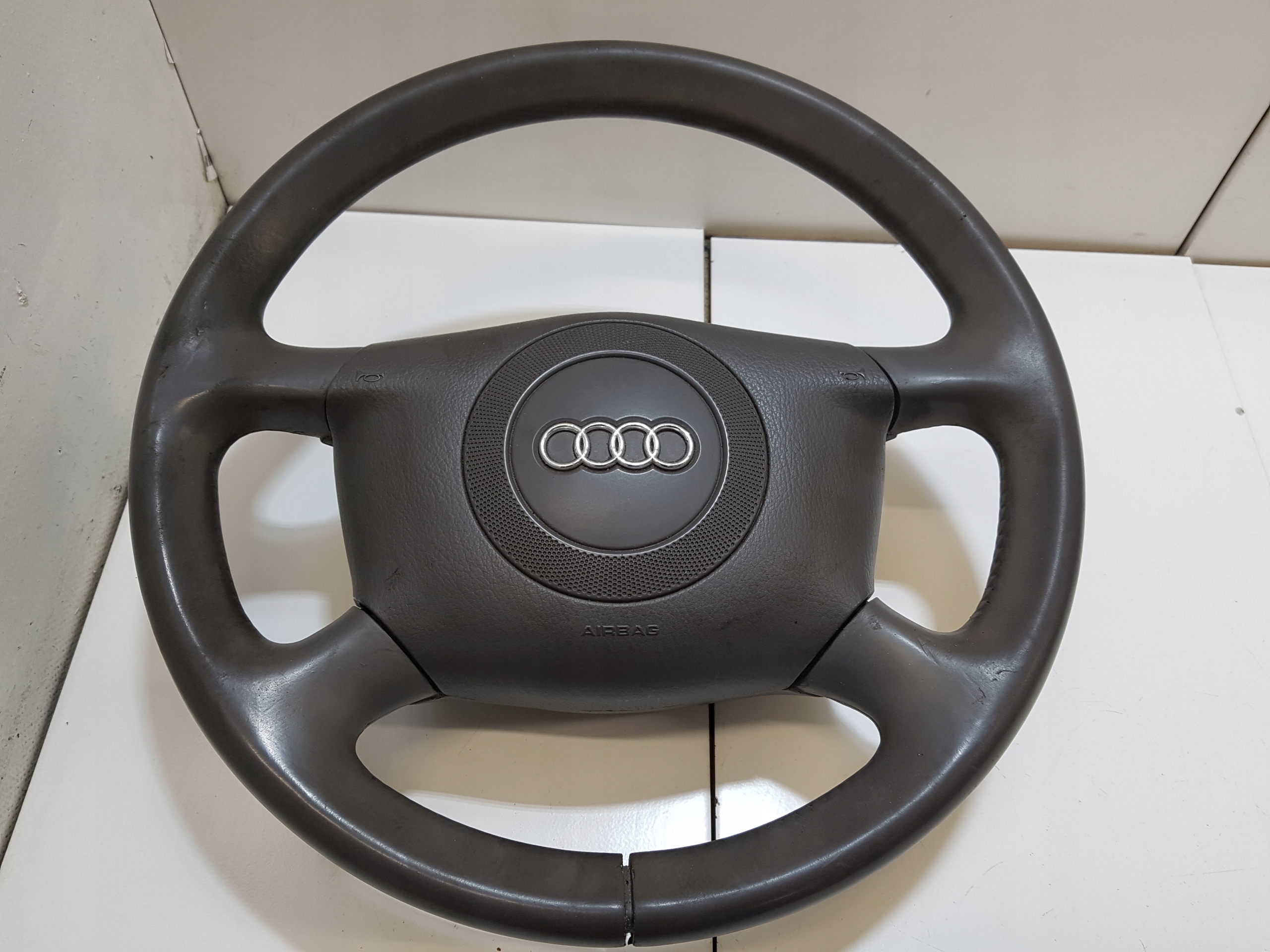 volant AUDI A8 D2 4B0419091
