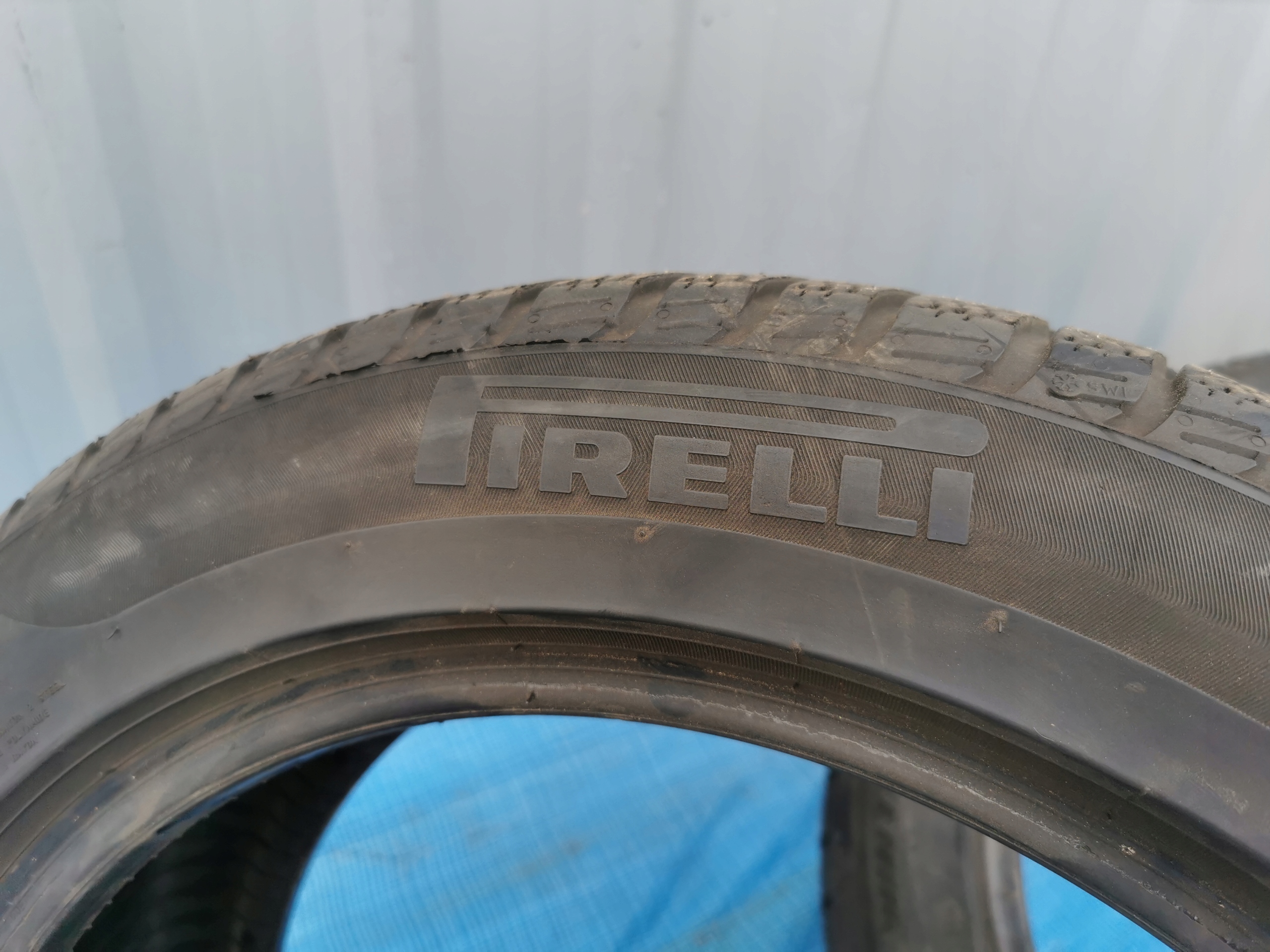 OPONY PIRELLI SOTTOZERO 3 WINTER 205/55 R17 95H XL 2016R. Profil opony 55