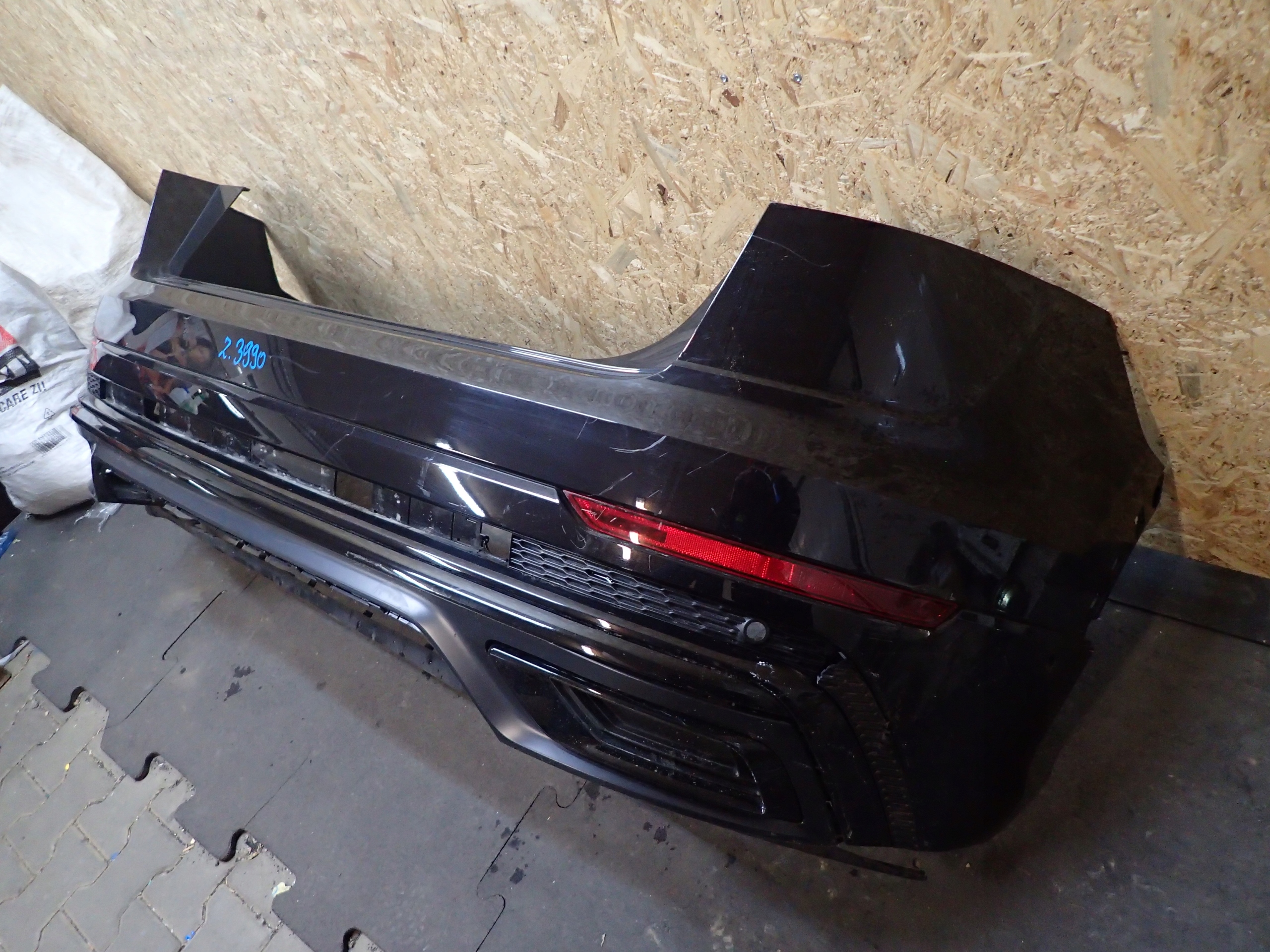 ZDERZAK TYŁ AUDI Q8 S LINE 4M8 Kolor do lakierowania