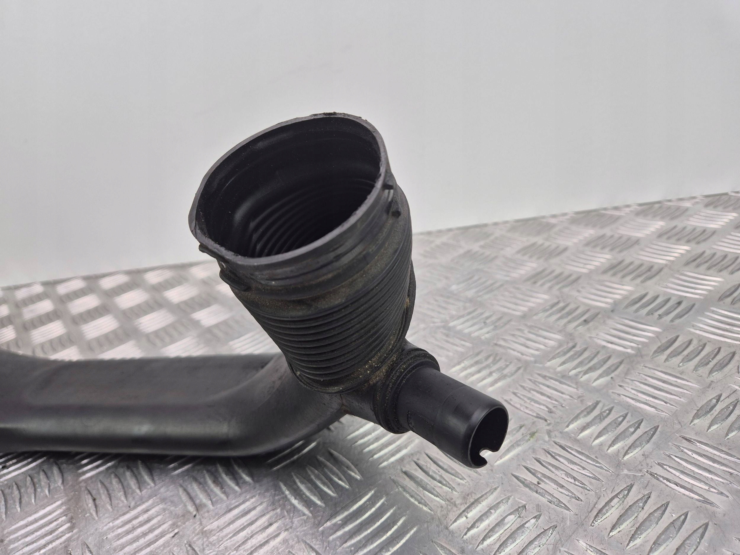 BMW 3 E90 E91 335i Czesc rury dolotu luft 7600002