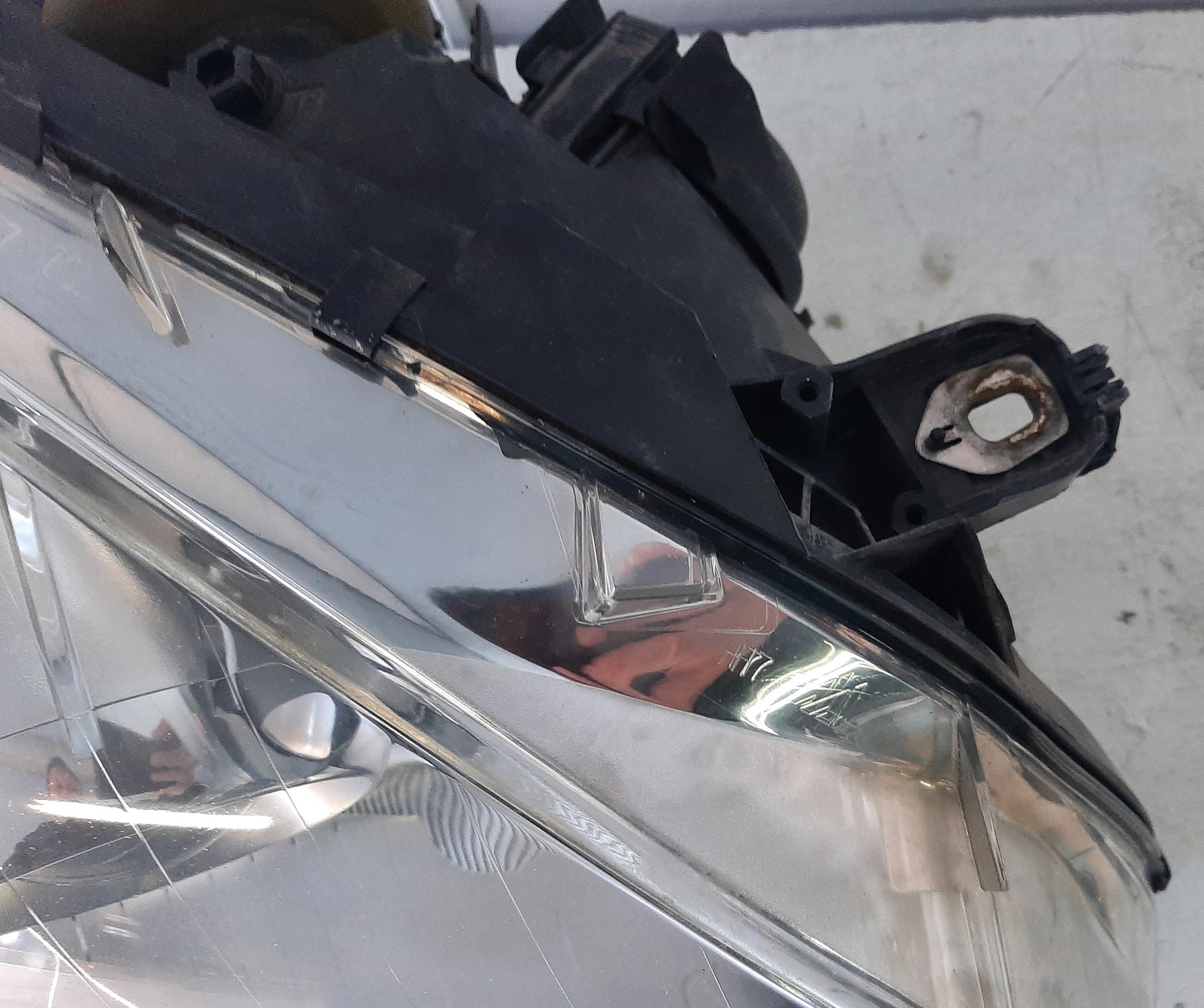 MERCEDES B KLASA W245 REFLEKTOR light right front 1698201861