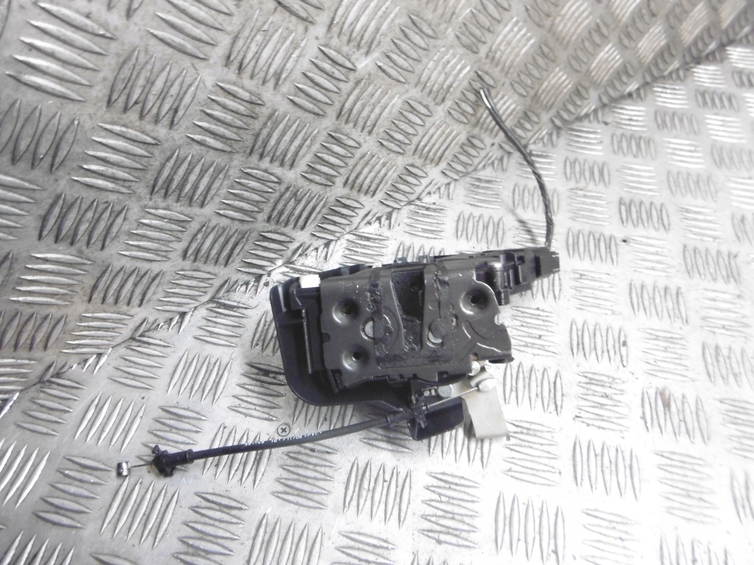 ZAMEK DRZWI LEWY TYŁ FORD FOCUS MK2 4M5AA26413BE