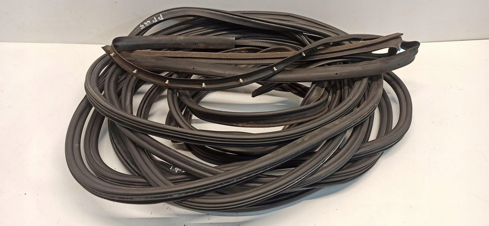 AUDI Q5 8R USZCZELKA DRZWI LEWY PRAWY TYŁ PRZÓD KLAPA 8R0831721E