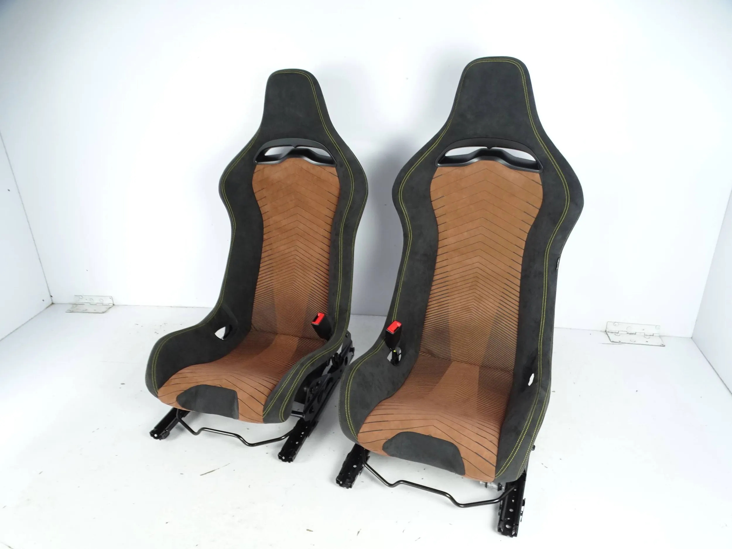 кресла MASERATI MC20 M240 ALFA ROMEO Carbon