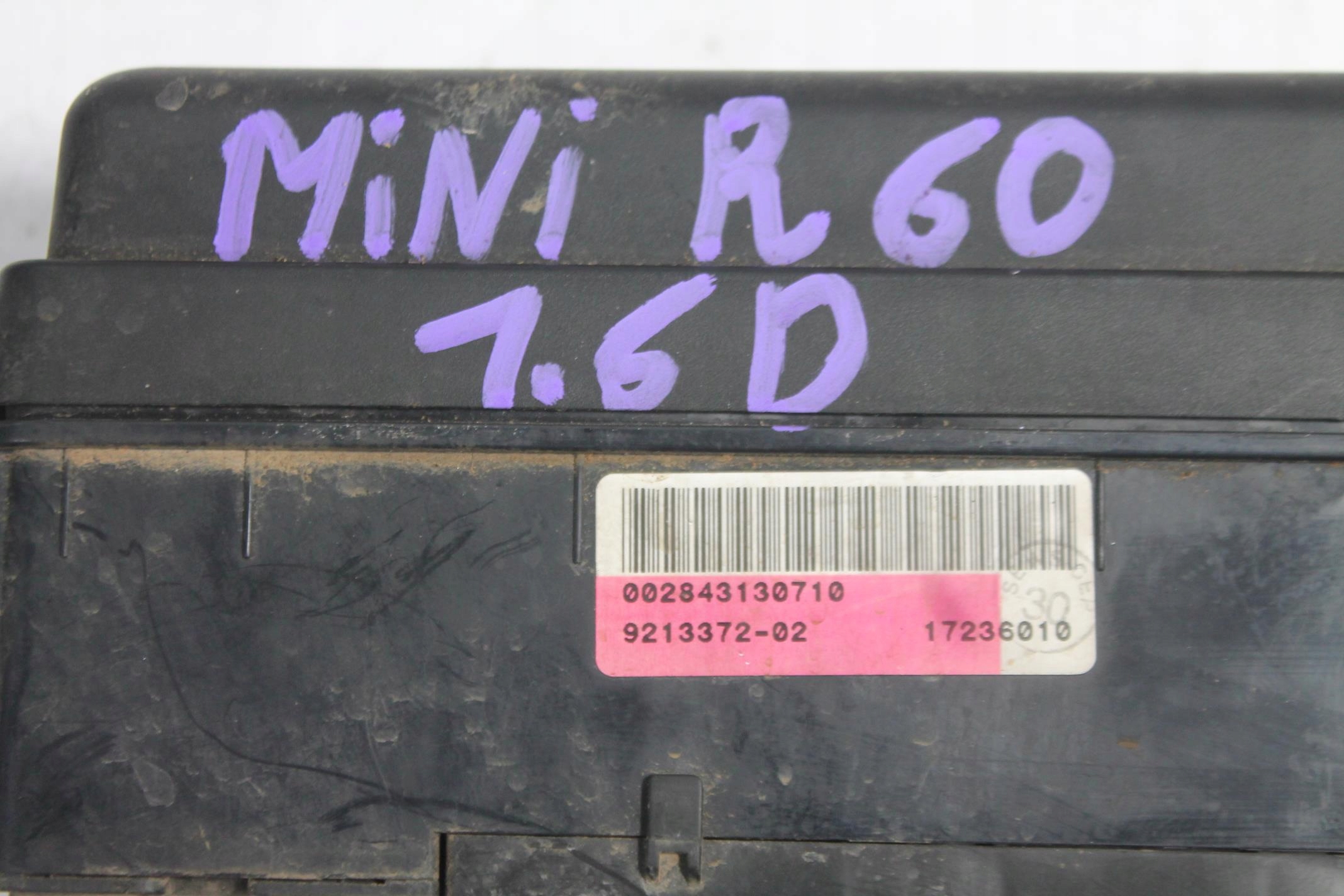 fuse box 9213372 MINI R60 10-16