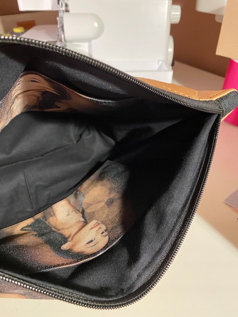 KOSMETYCZKA Ariana Grande PIÓRNIK positions ARI Rodzaj gadżetu muzyczny