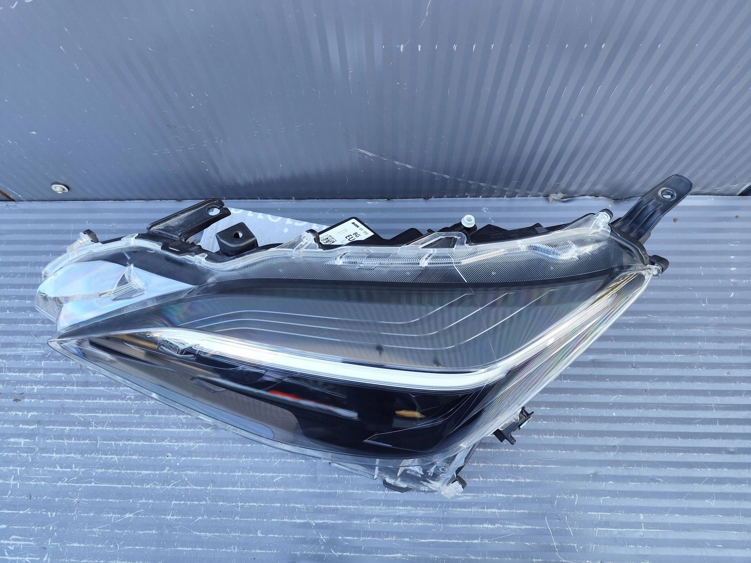 TOYOTA YARIS CROSS light front left LED 0D310