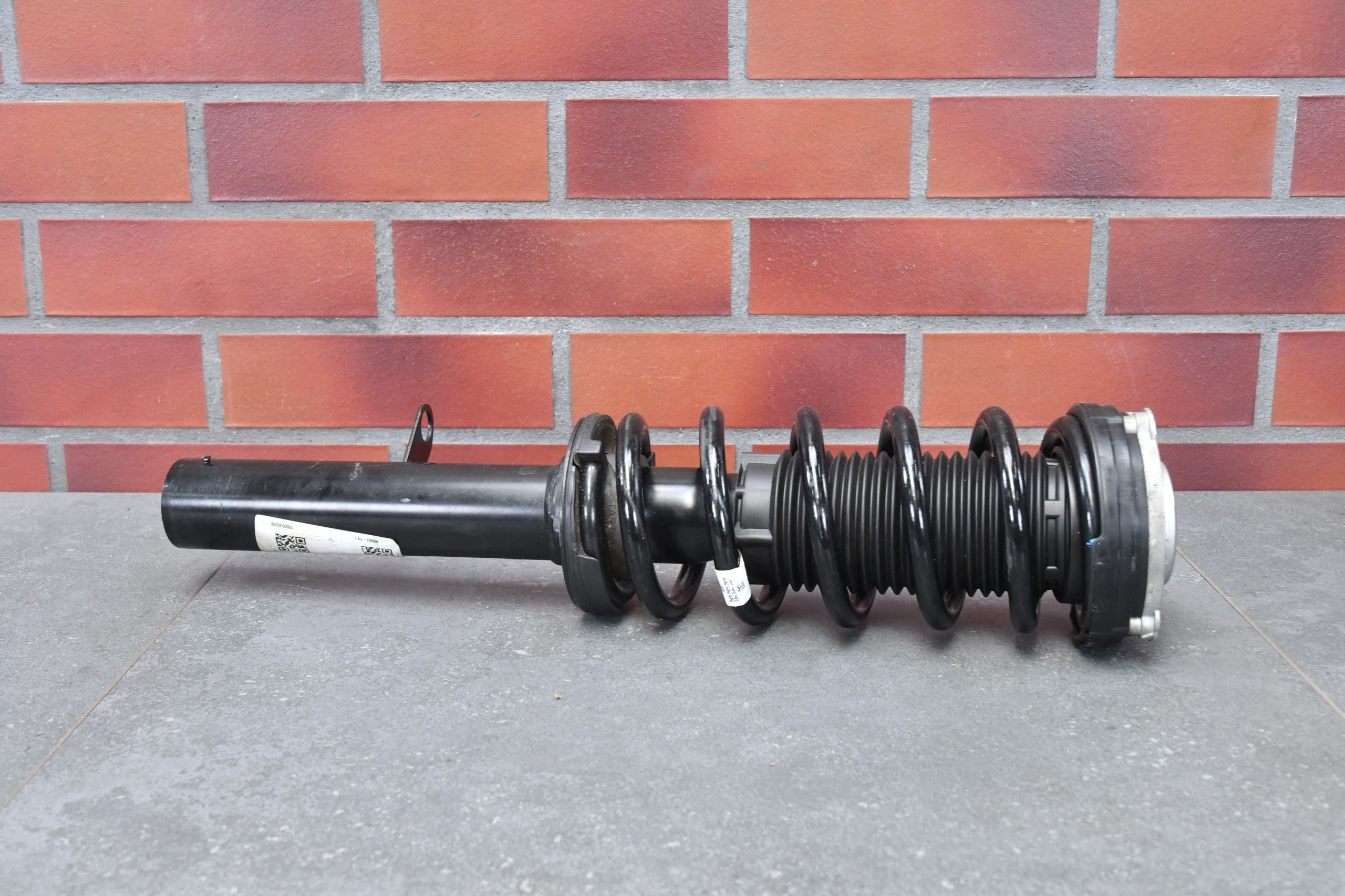 shock absorber left front front BMW 5 G60 5A135A1 540dX 540iX 10581km