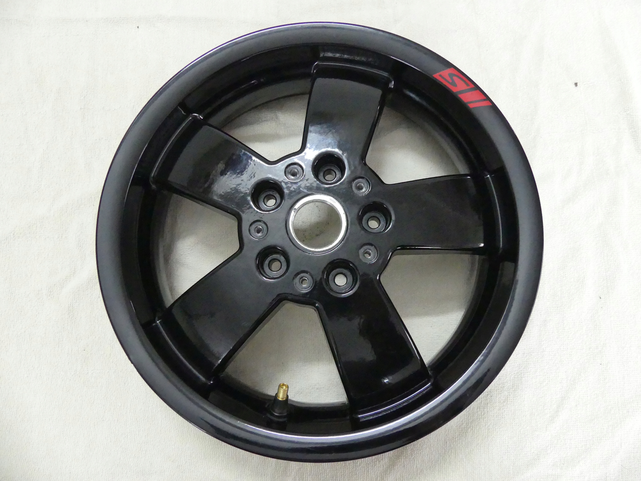 . Обод колеса спереди 12X3. 00 PIAGGIO Vespa GT GTS SI