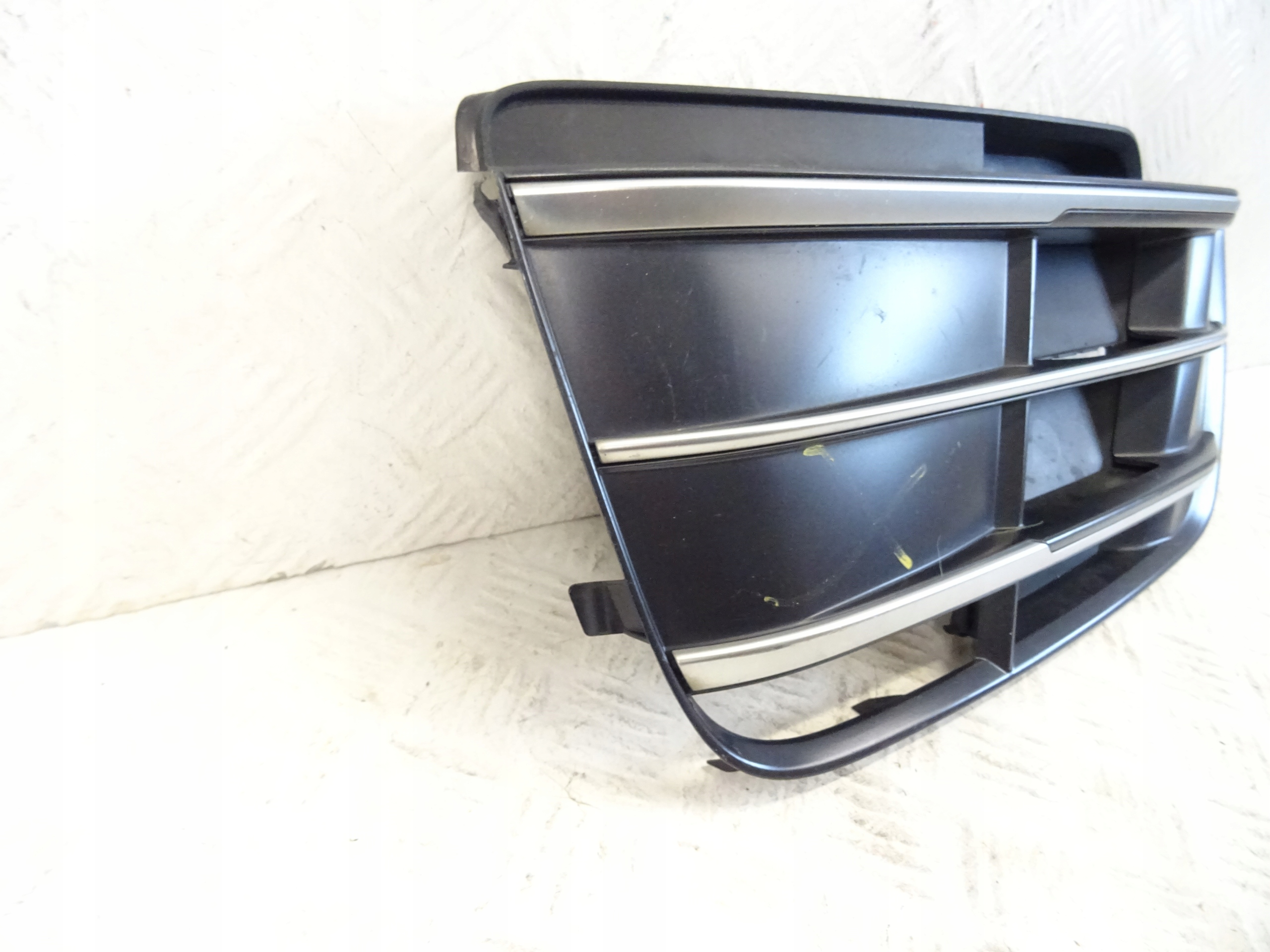 grid of a bumper front front left AUDI Q5 II 80A807245B S-LINE