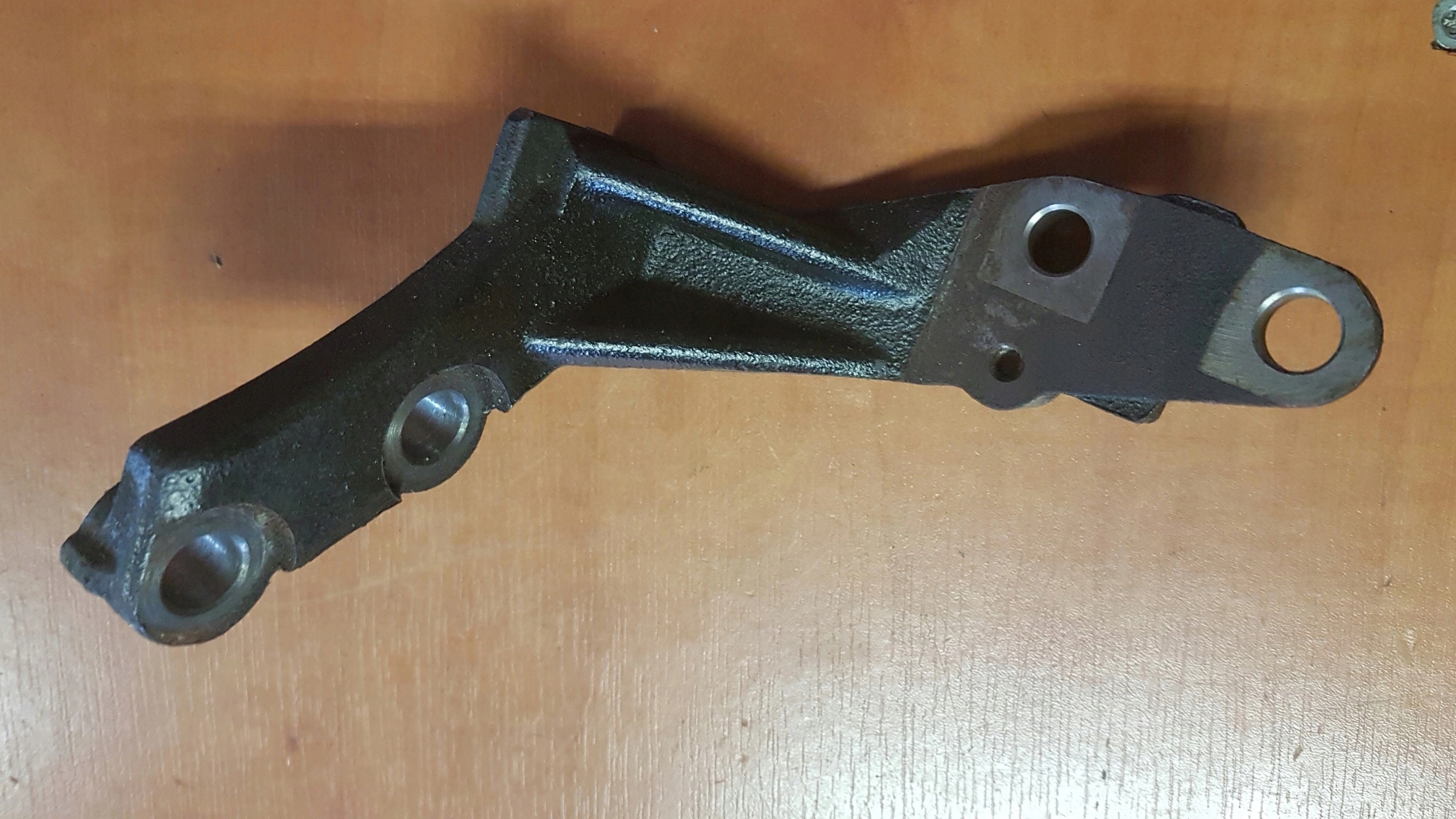 TOYOTA AVENSIS T25 1AD support 33119-05010