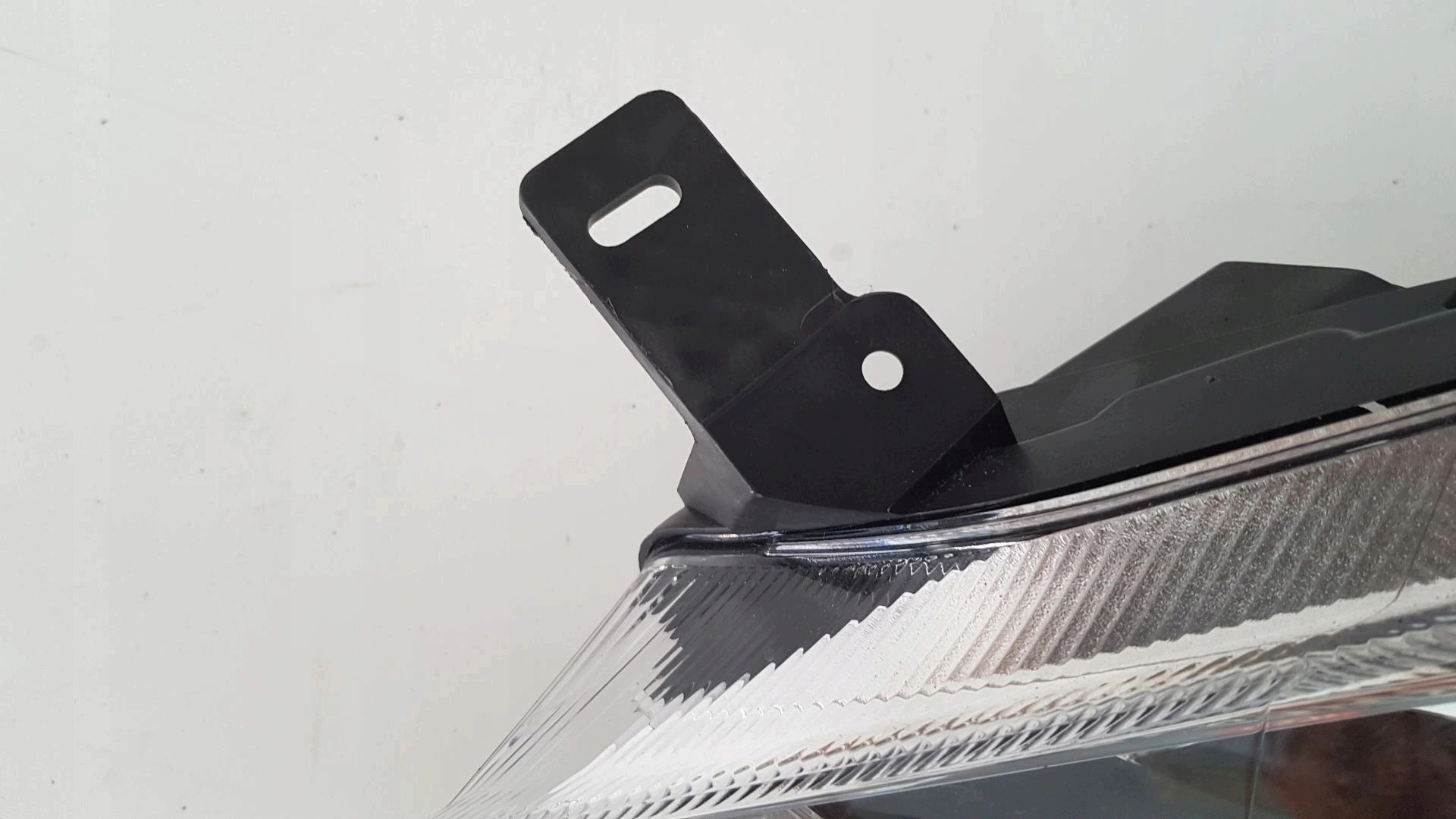 FORD FIESTA MK8 17- light REFLEKTOR front left H1BB13W029AE