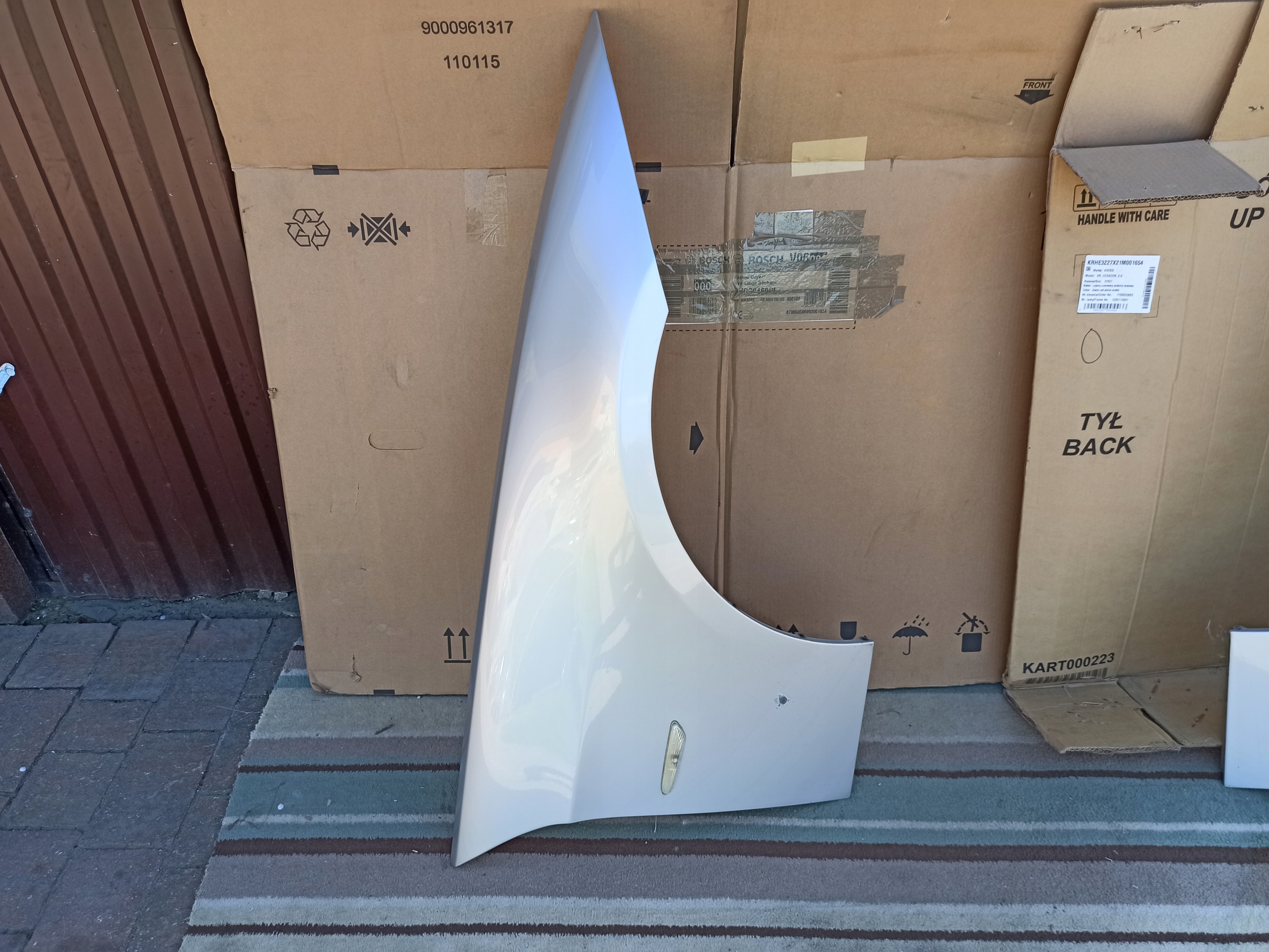 fender right front BMW E90 E91 SREBRNY 354