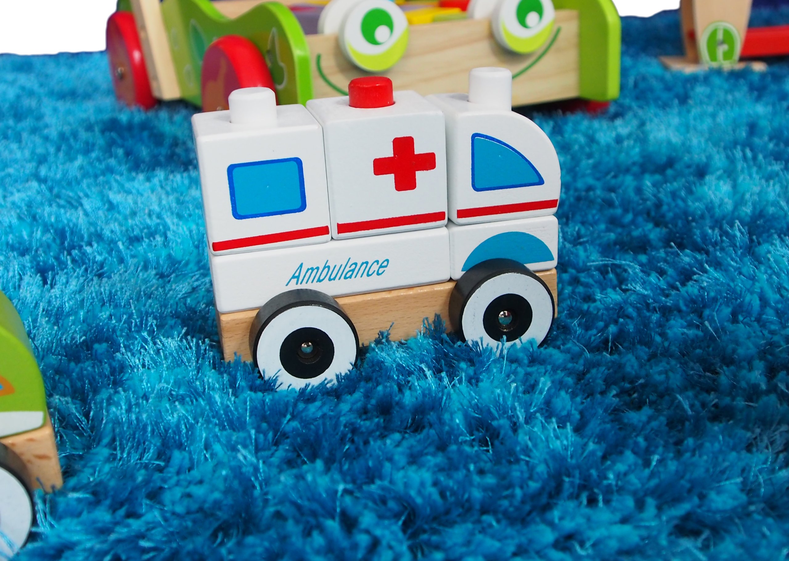 POGOTOWIE AMBULANS KARETKA ZABAWKA DREWNIANA AUTKO Model Karetka