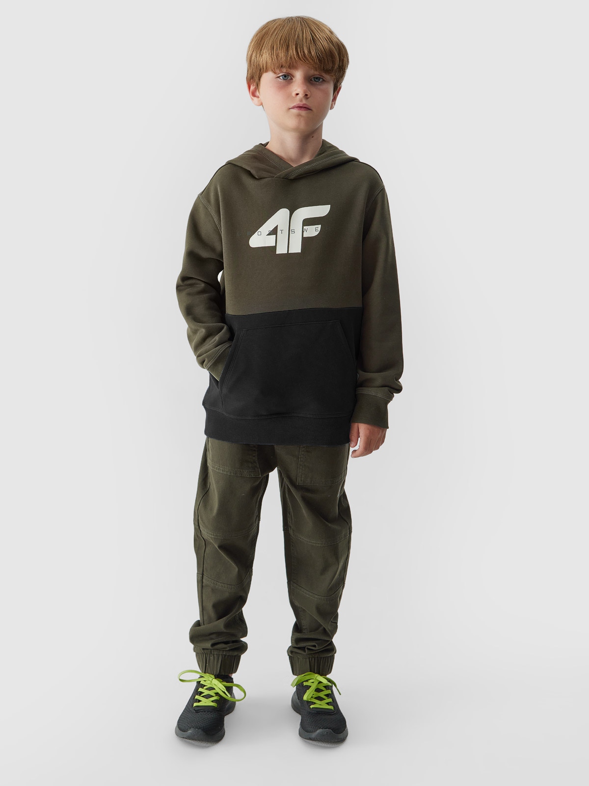 4F BLUZA CHŁOPIĘCA DRESOWA SPORTOWA Z KAPTUREM Kolor zielony