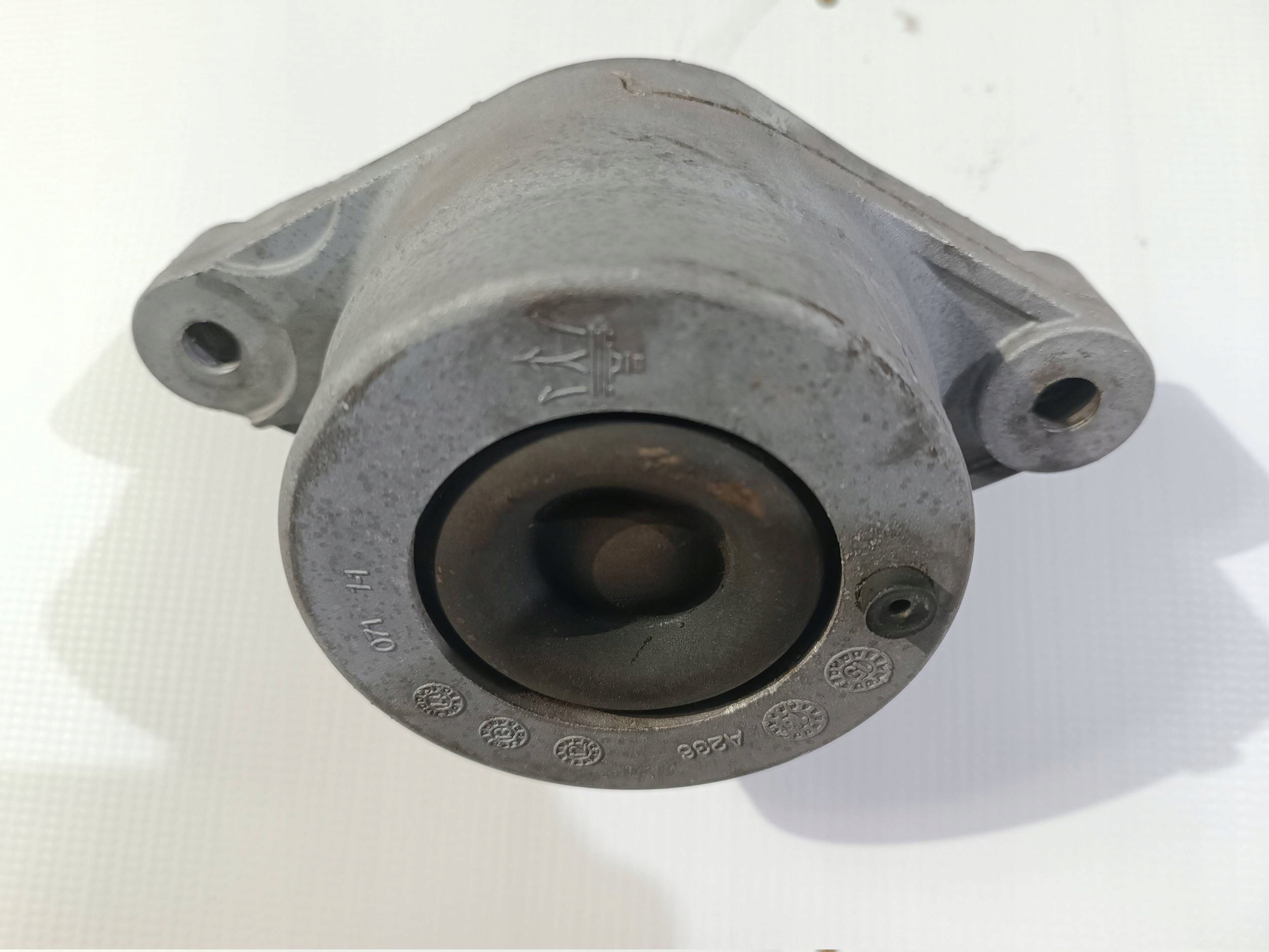 engine mount airbag left Maserati Ghibli (M157) 3.0 2013