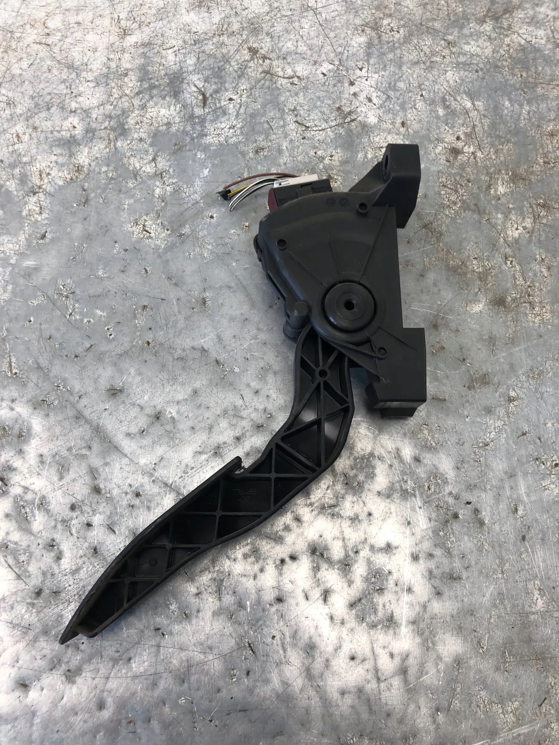 accelerator pedal potentiometer OPEL VECTRA C 9186724