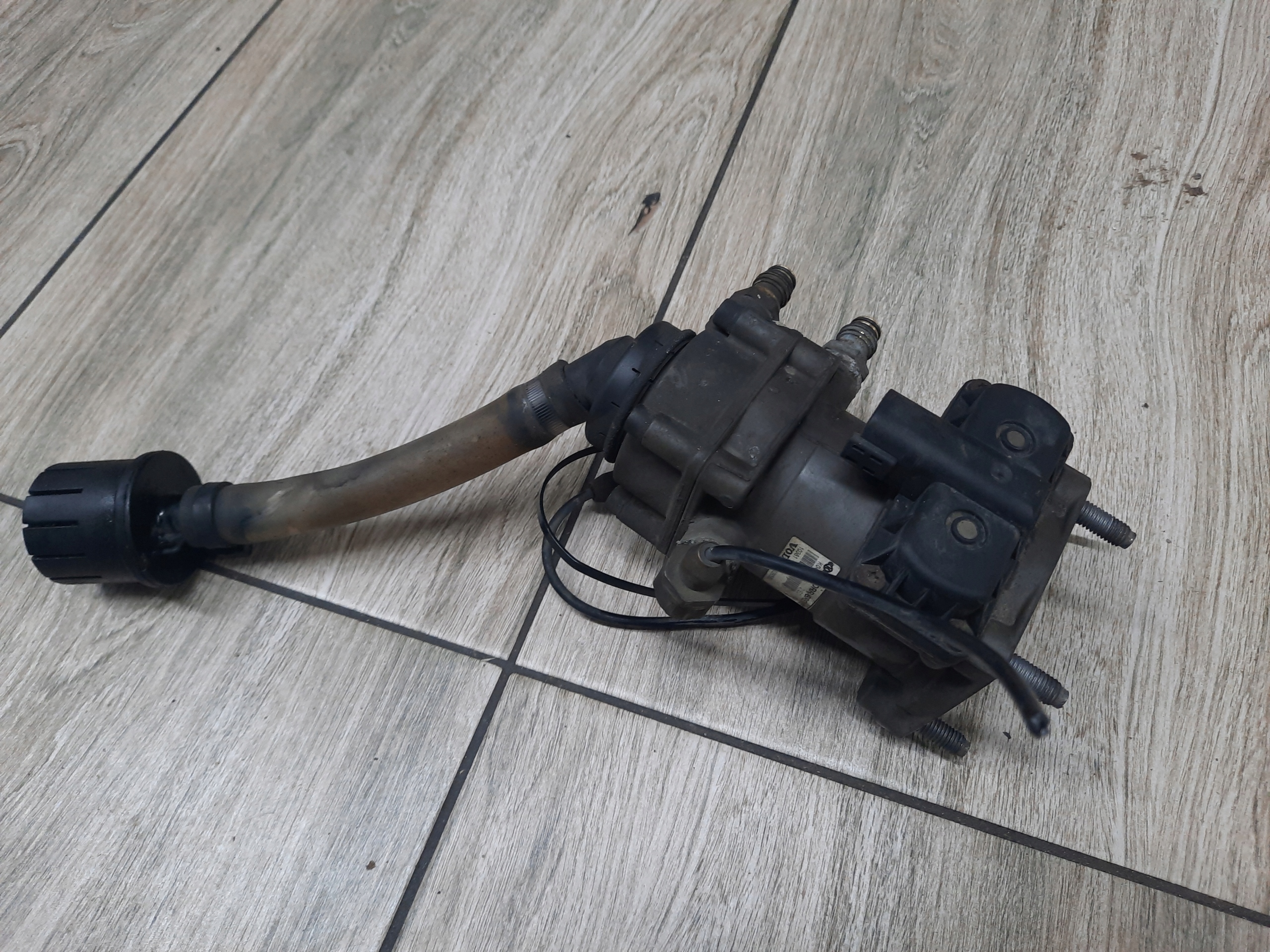 21390585 - ГЛАВНЫЙ КЛАПАН ПОД ПЕДАЛЬ ТОРМОЗА VOLVO FH FM 12 13