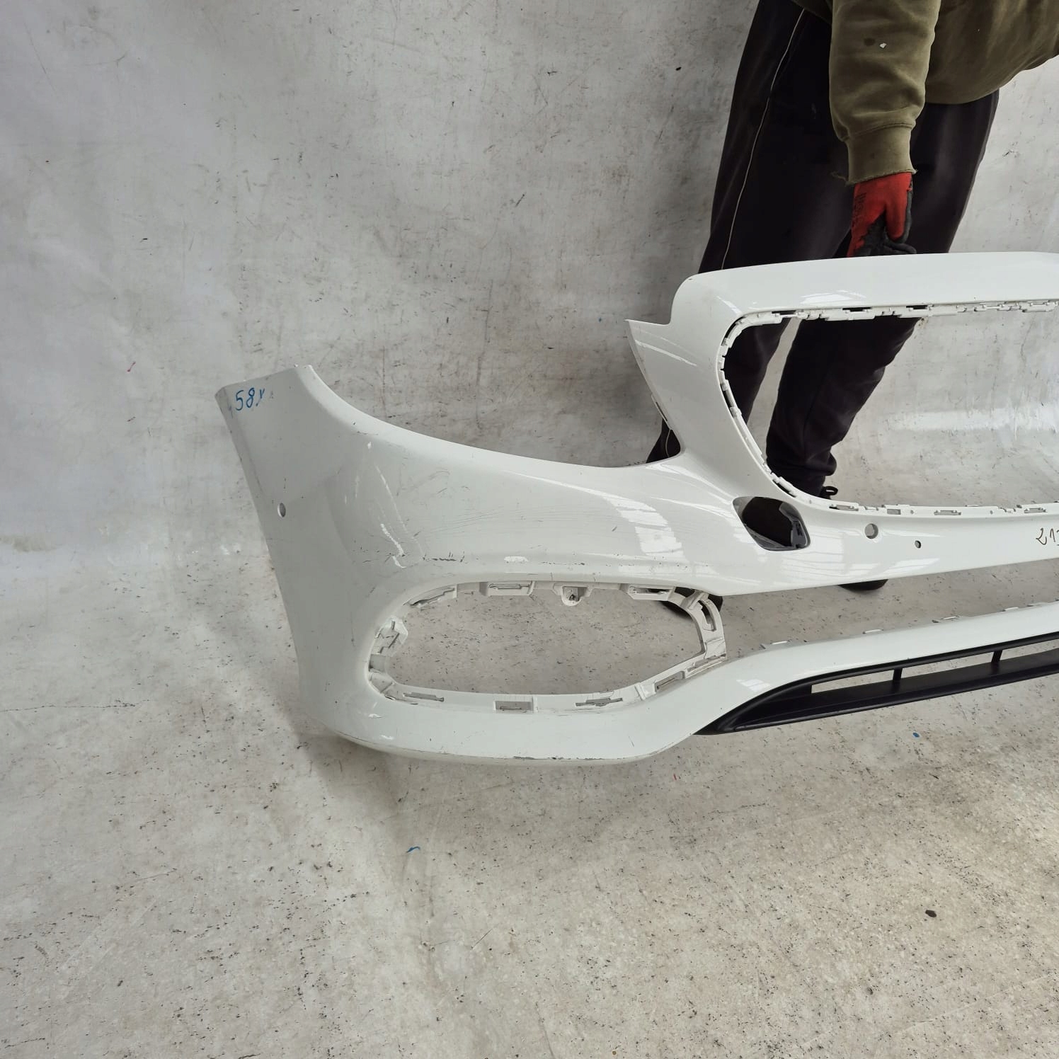 MERCEDES E-KLASA W213 AVANGARDE 16-20 bumper front front PDC
