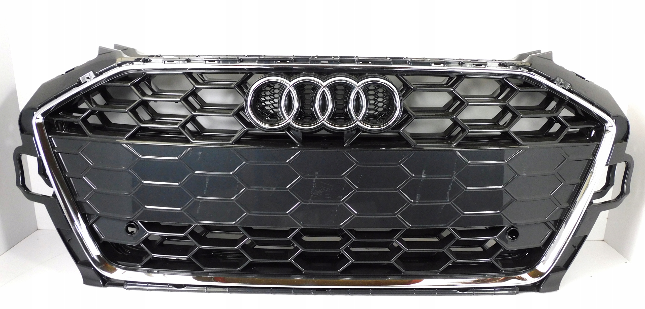 AUDI A4 8W LIFT GRILL ATRAPA 8W0853651BE S-LINE