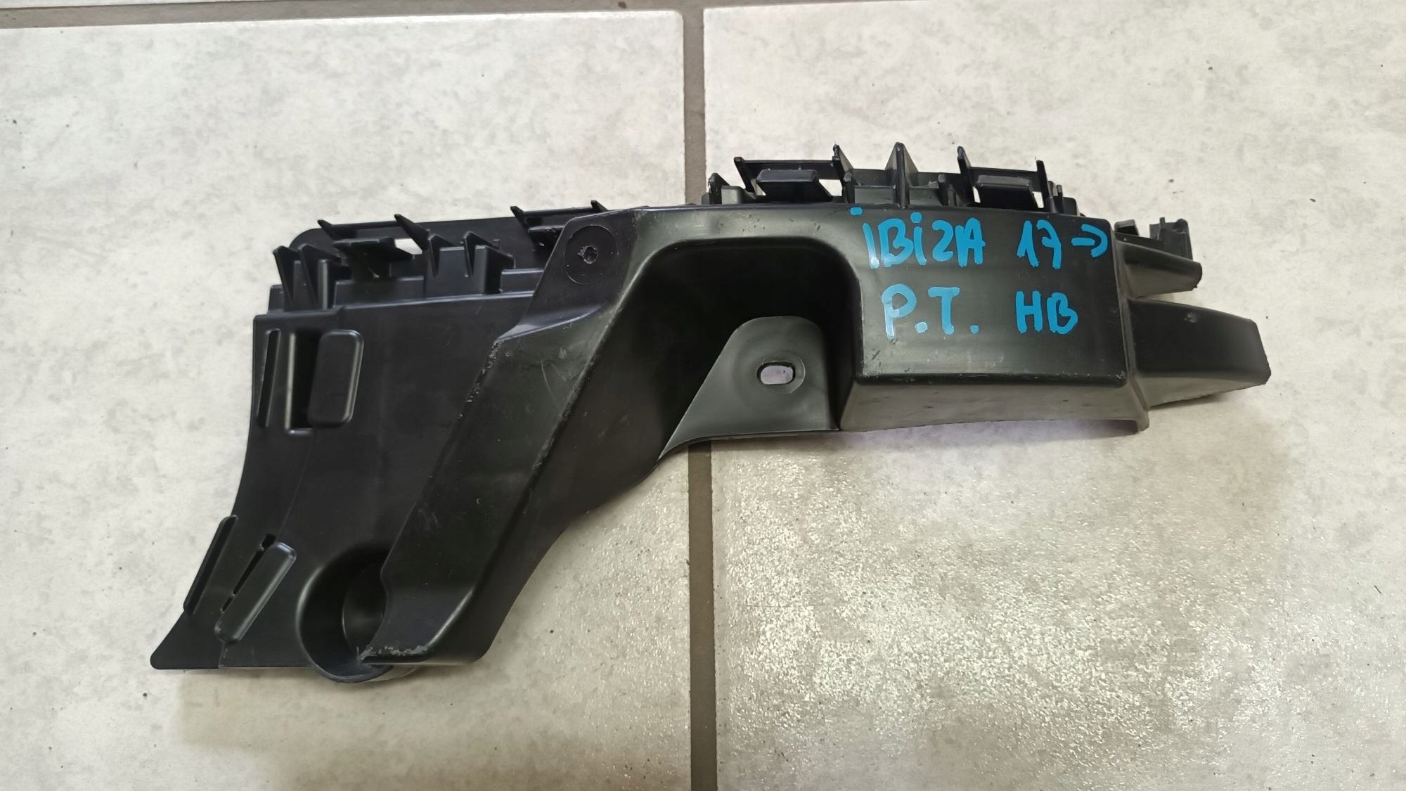 right bumper bracket of the rear SEAT IBIZA HB 2017->