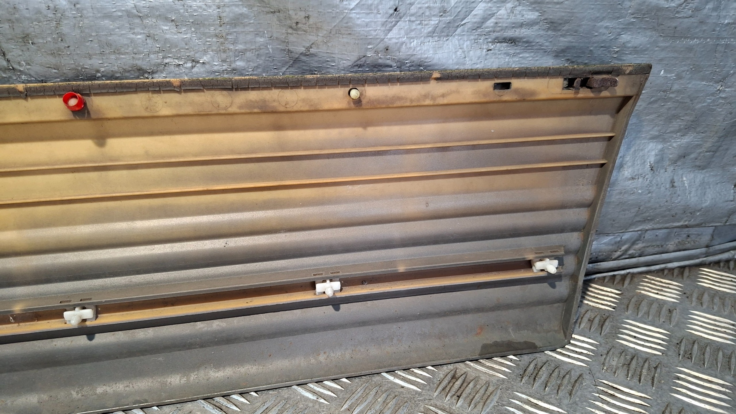 moulding door left front MERCEDES W126
