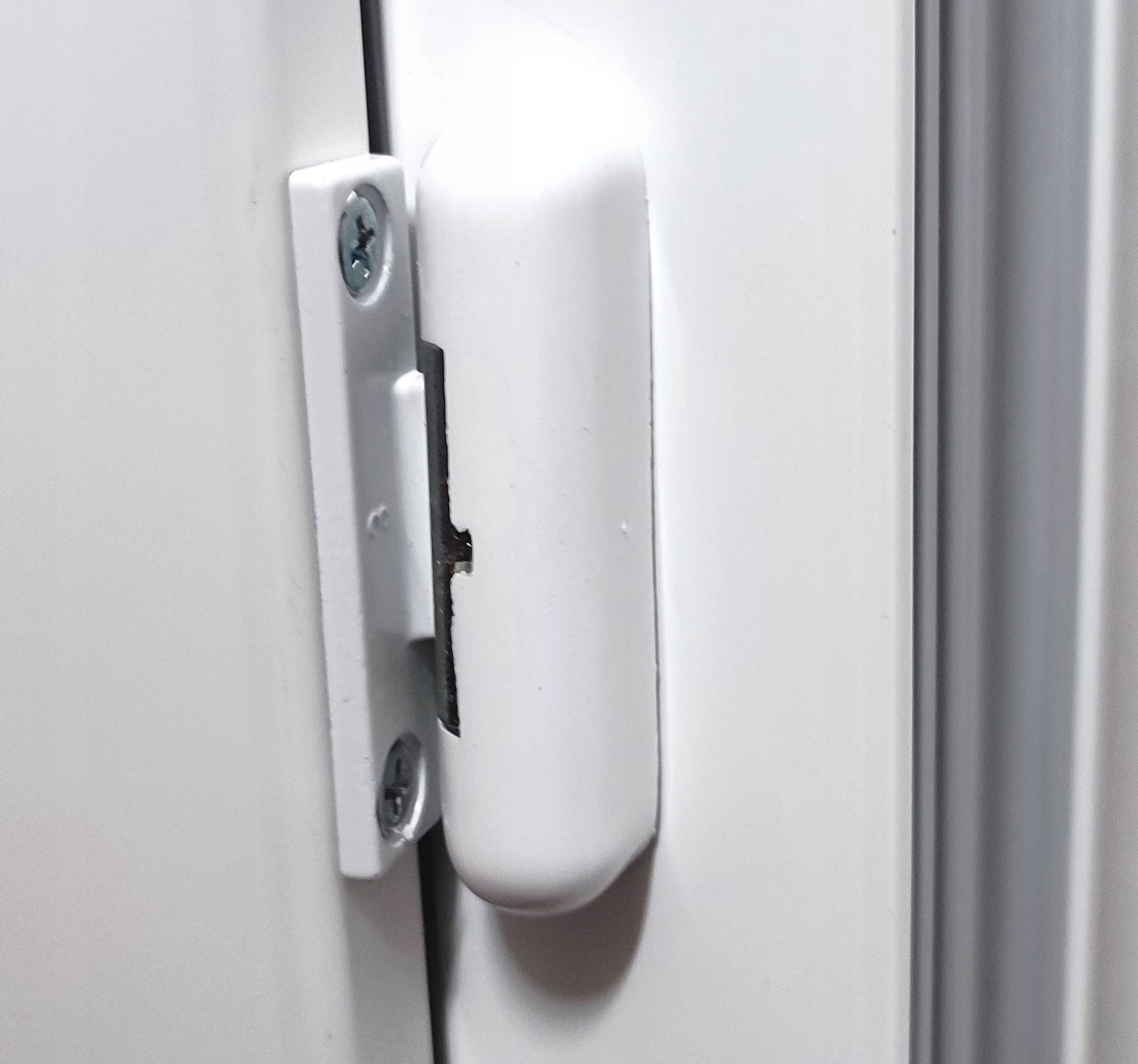 DOCISK OKNA NIE WIEJE OKIENNY ZEWNĘTRZNY SZCZELNE OKNO Rodzaj zawias