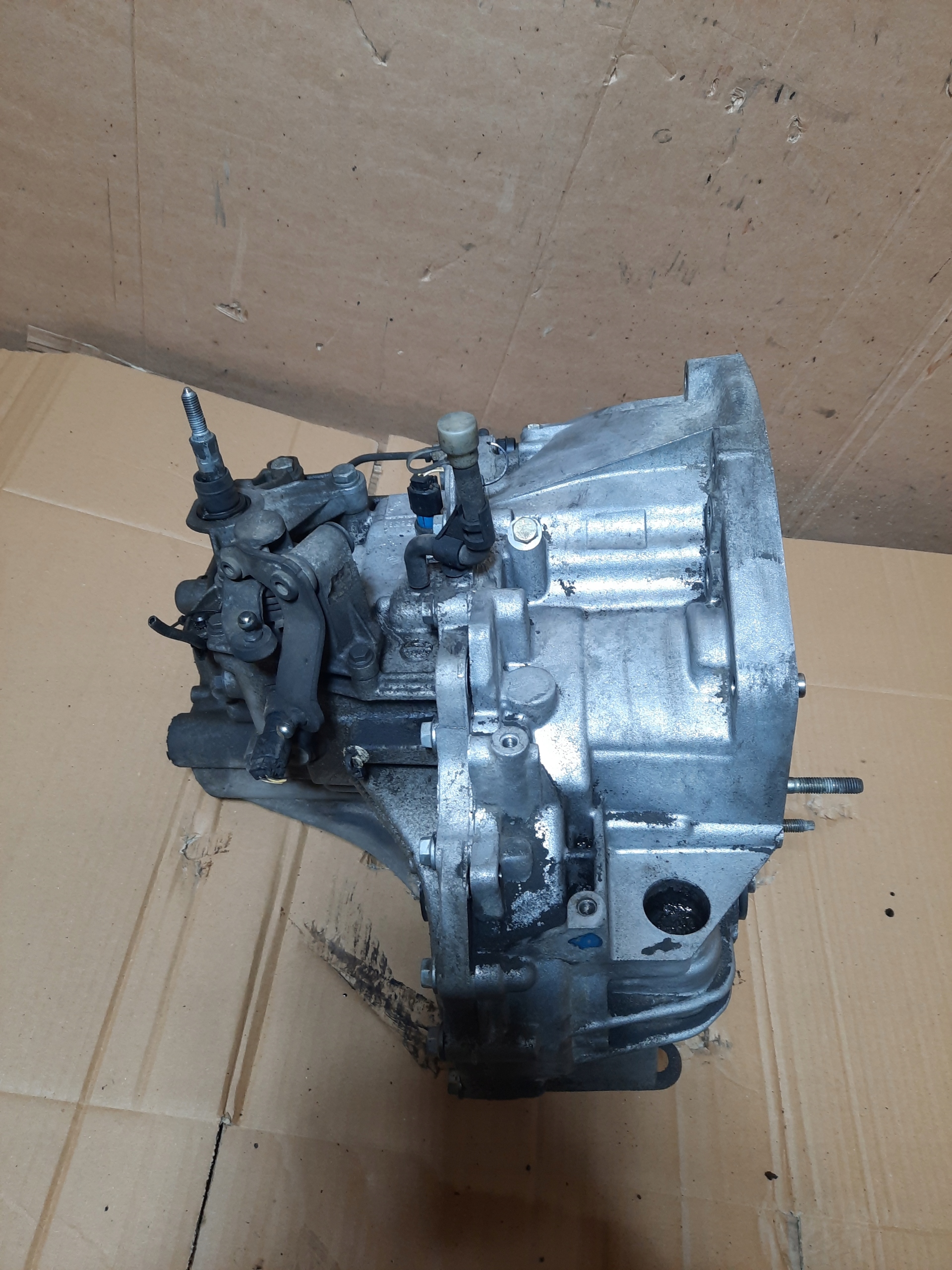 RENAULT SCENIC II 1.9DCI OE 8200156391 Getriebe