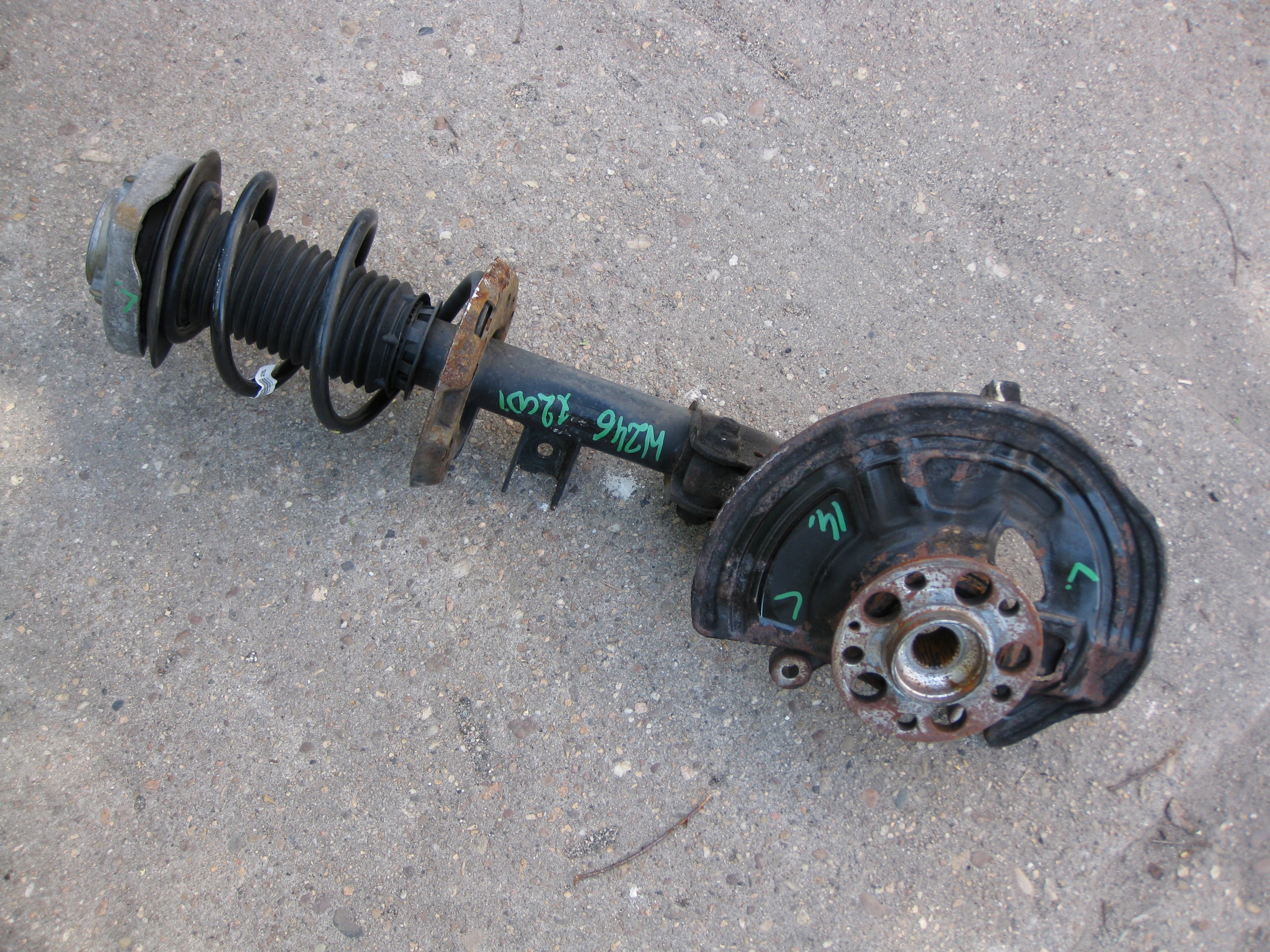 MERCEDES B-KLASA W246 McPherson left front A2463209113