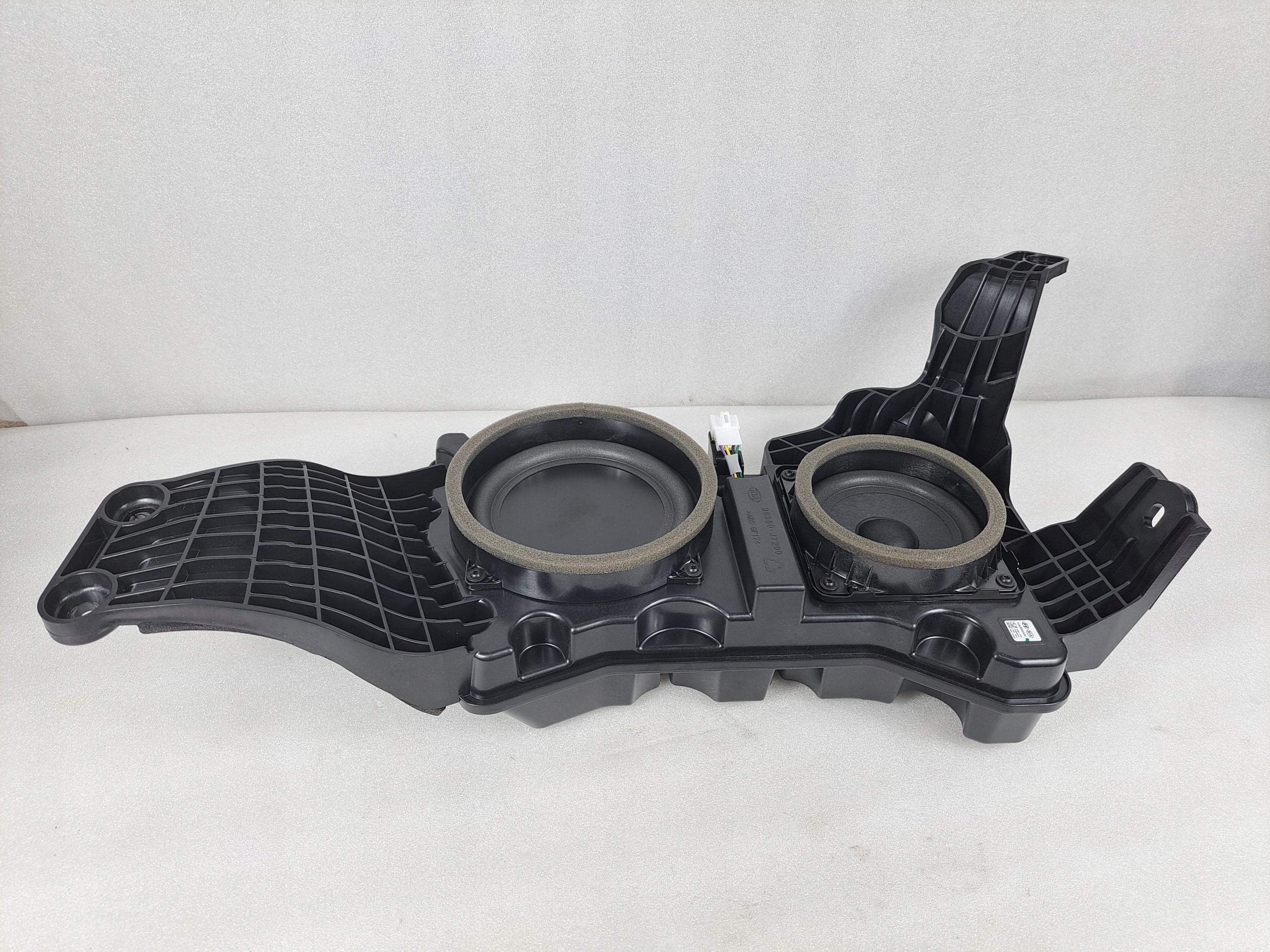 96380-J7200 - KIA PROCEED III САБВУФЕР ТРУБКА HARMAN