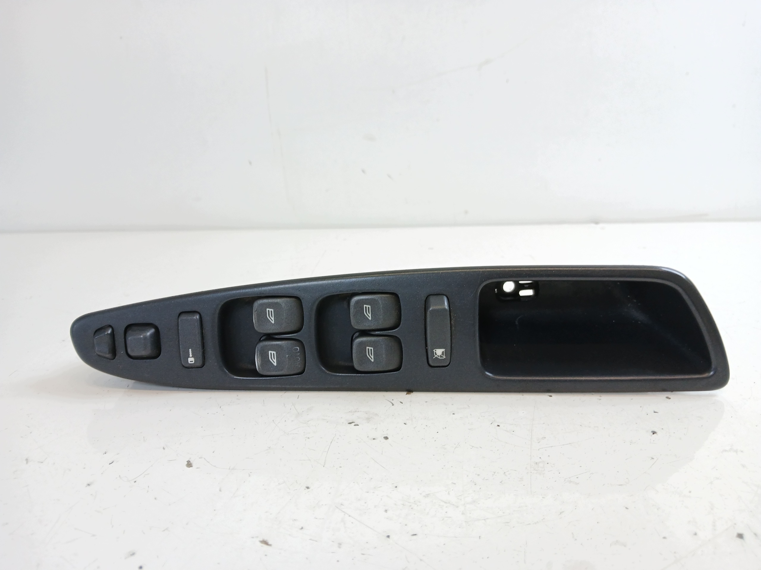 VOLVO V40 S40 a PANEL okna levý předek 30638694