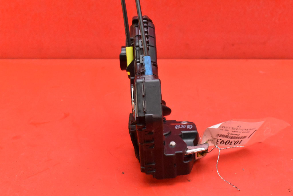 lock door left front front EU TOYOTA AVENSIS T27 09-11