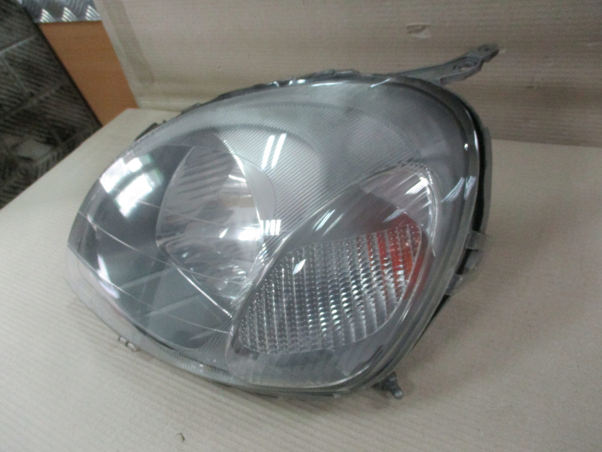 light front left Toyota Yaris and 99-03