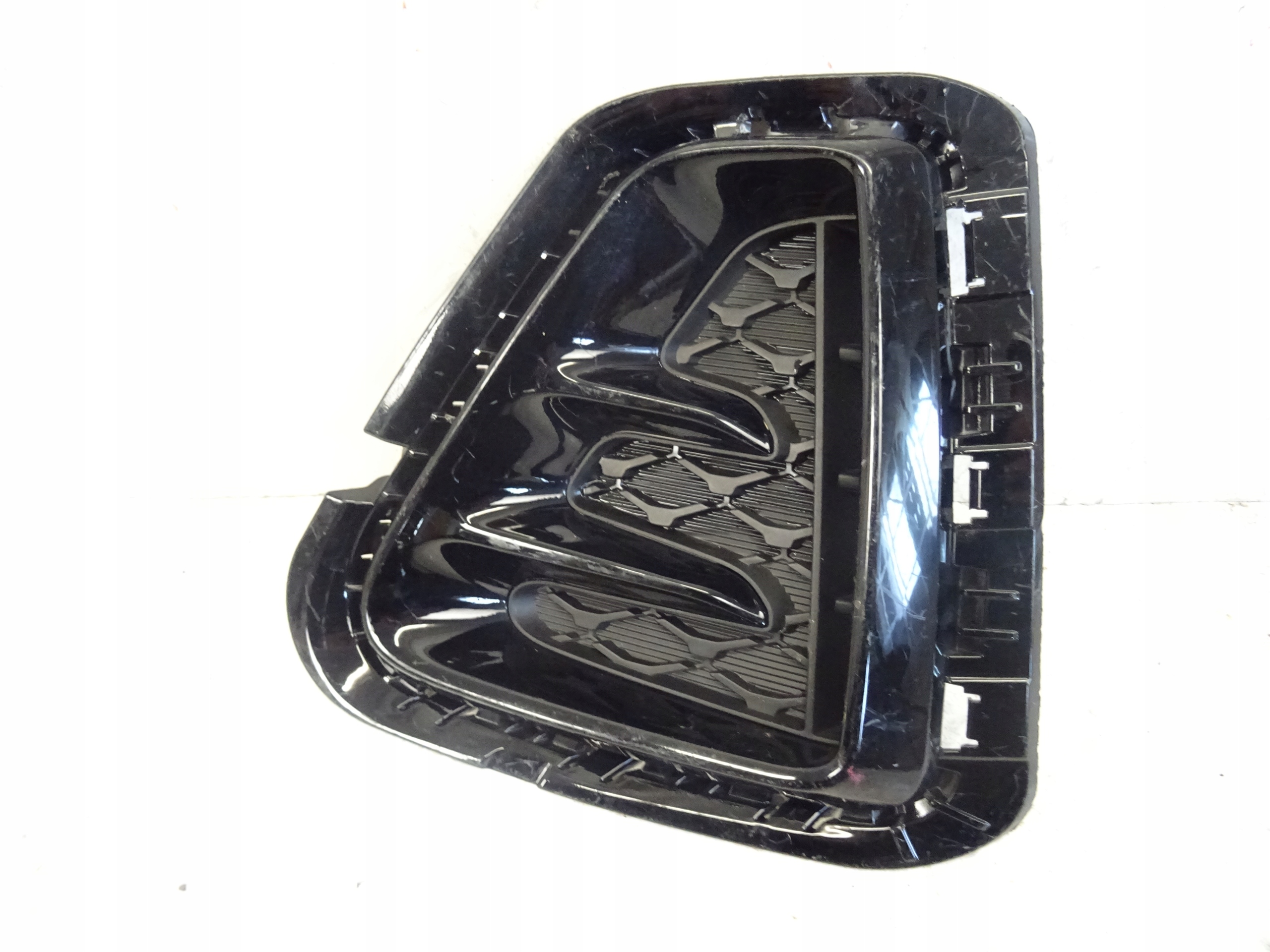 grid of a bumper front front right KIA STONIC GT-LINE 865C4-H8KA0