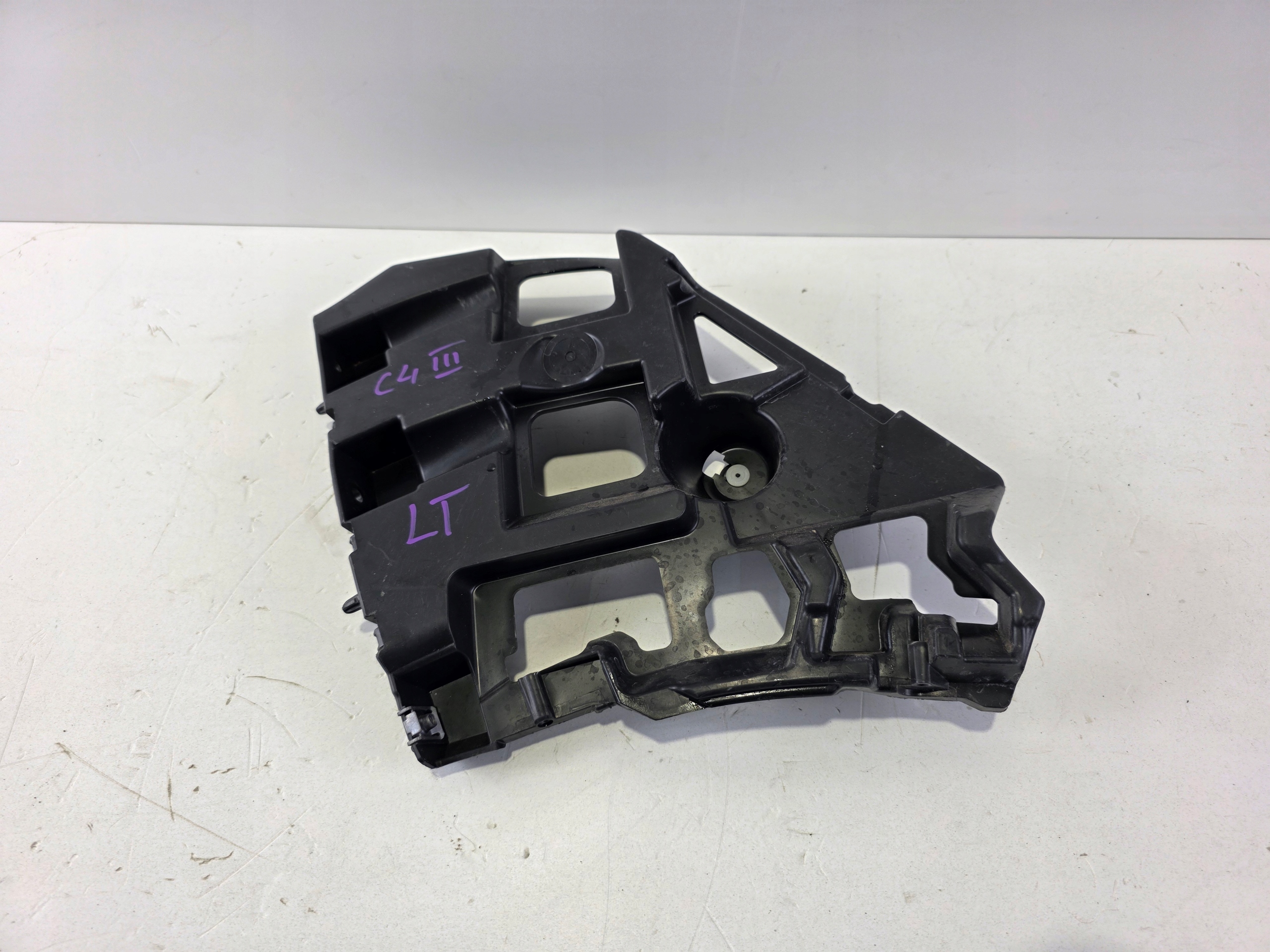 Support Support plaque Pare choc Gauche Arrière CITROEN C4 9830714580