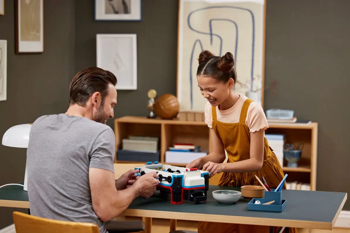 LEGO - IDEAS - PIŁKARZYKI - 21337 Minimalny wiek dziecka 18