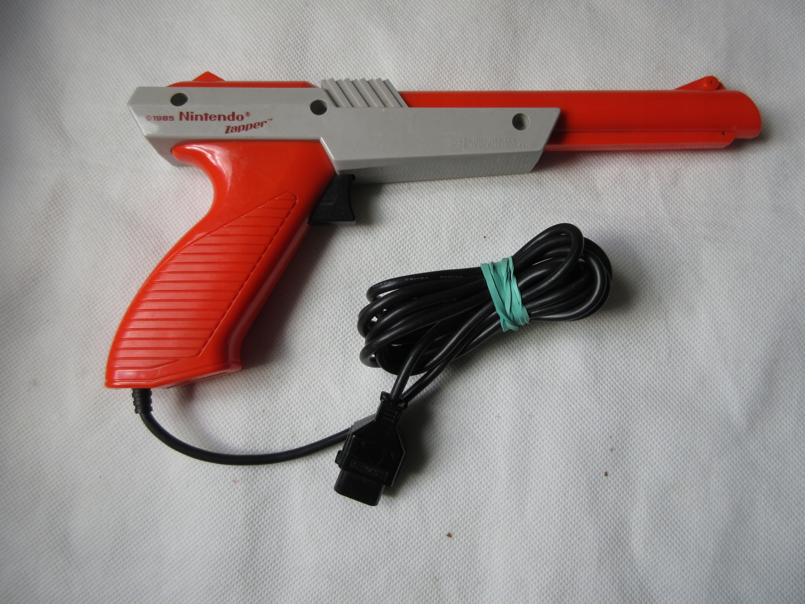 ORYGINALNY Nintendo ZAPPER gun NES-005 PAL 1988, stan bdb. 1985