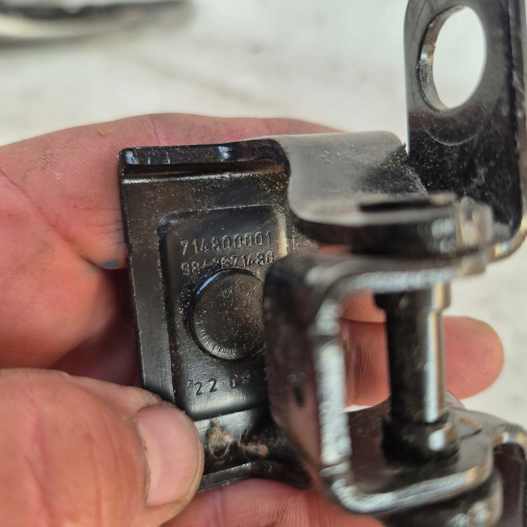 OPEL ASTRA VI 6 L 22-> hinge bonnet rear part