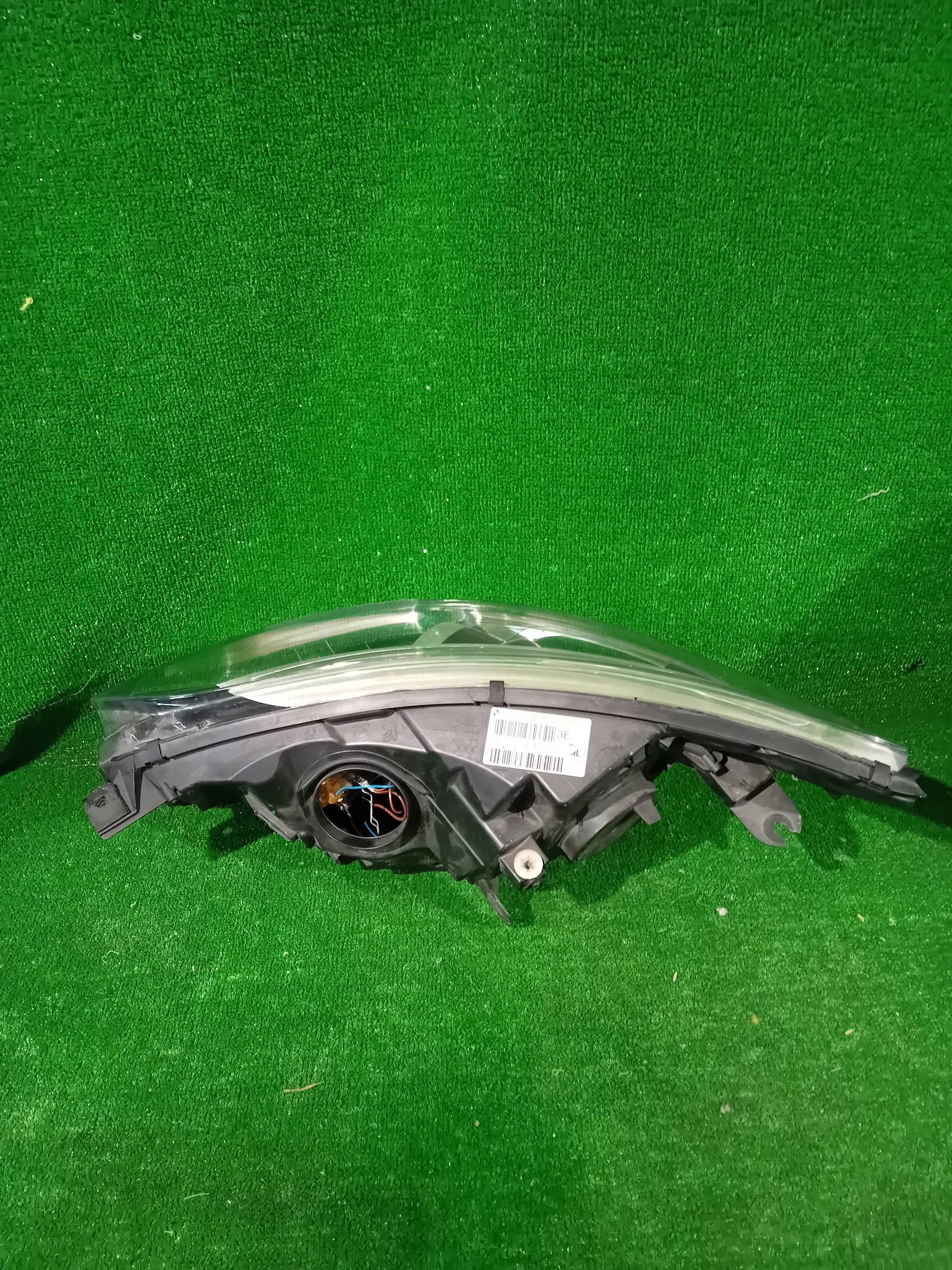 REFLEKTOR right front RENAULT CAPTUR and 13- lens NR.798