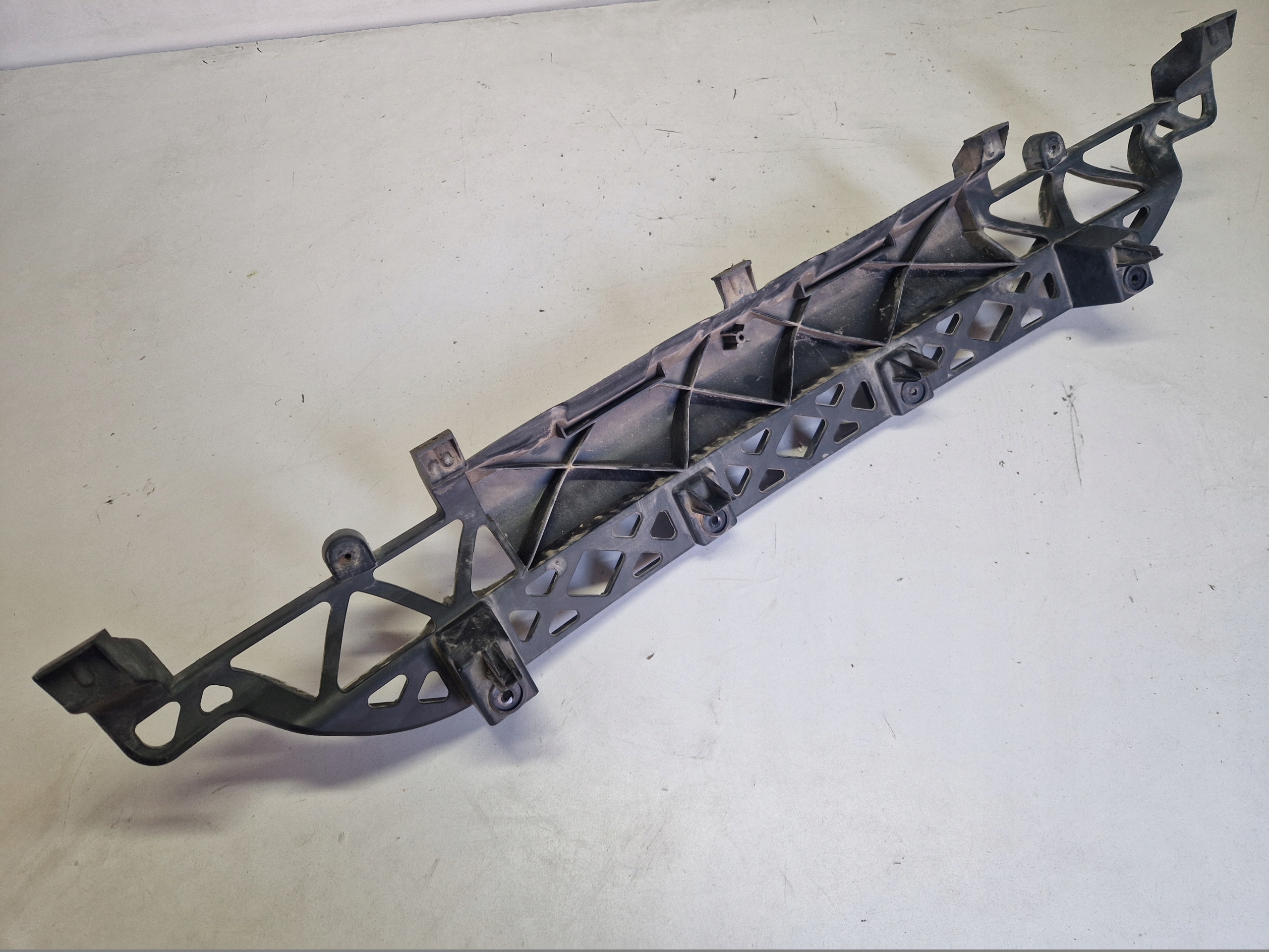 AUDI Q7 4L bumper bracket central rear part rear 4L0807329