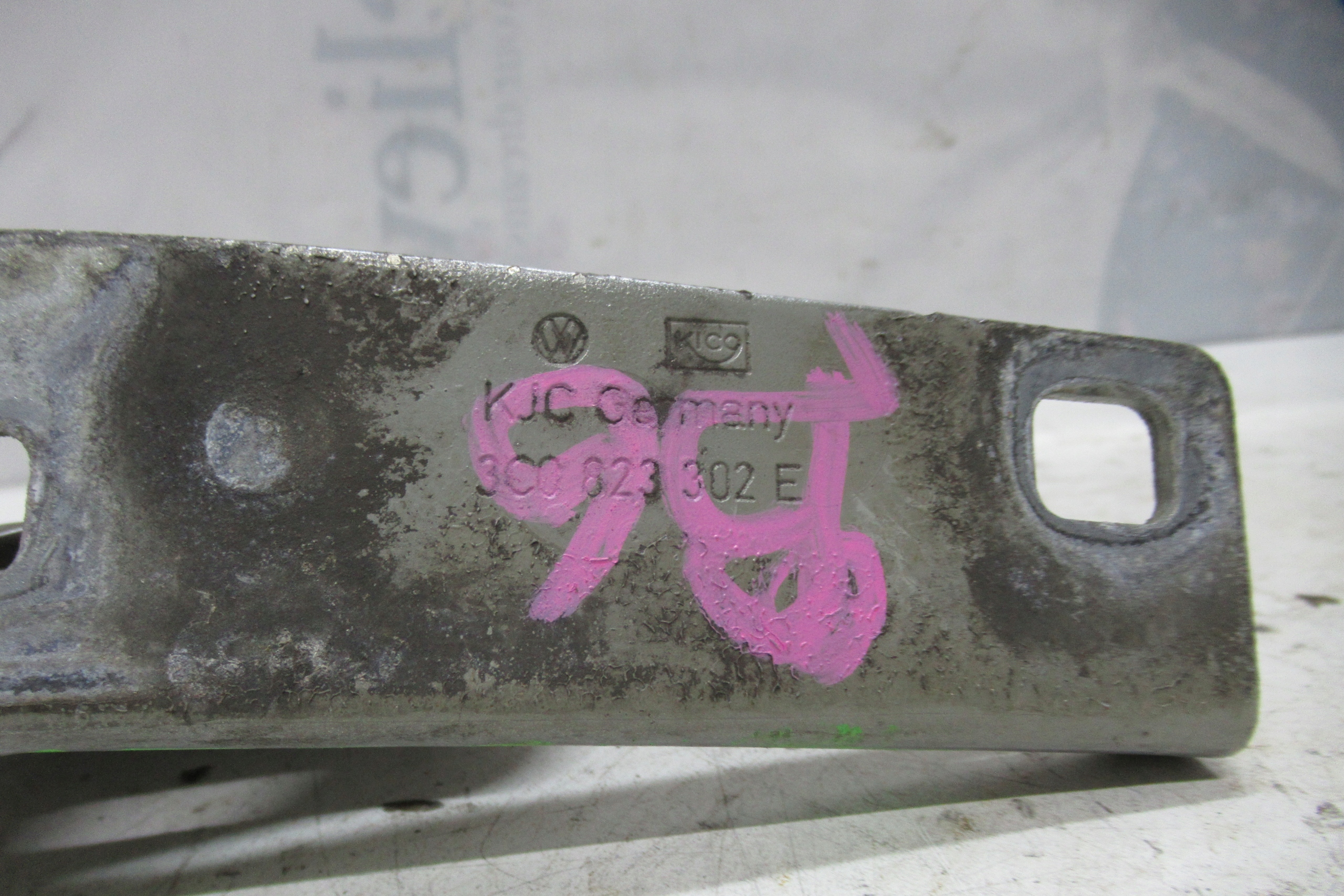 VW PASSAT B6 bonnet hinges 3C0823301E