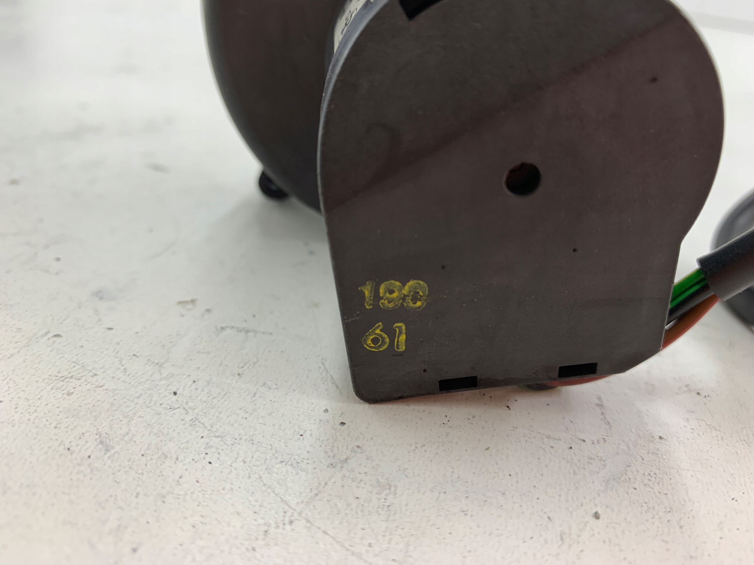BMW E39 E46 DMUCHAWA des Sicherungskastens 1745182
