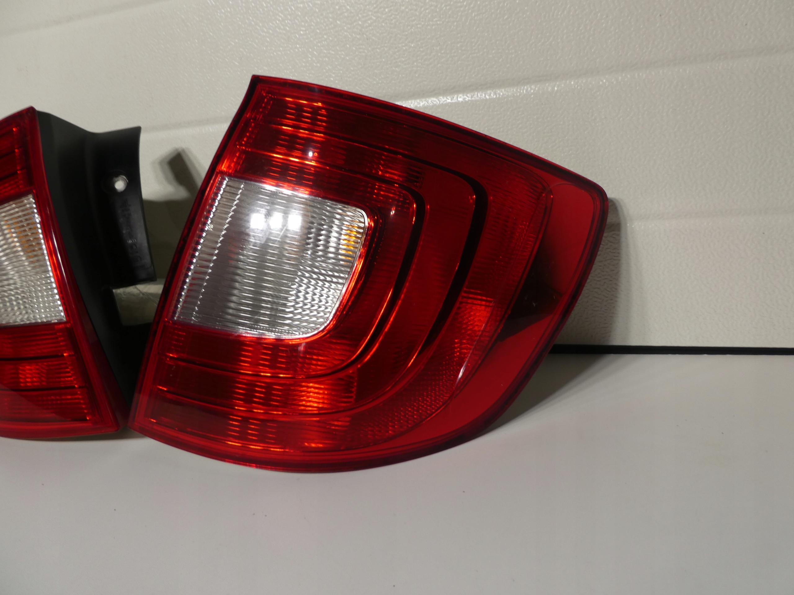 SKODA SUPERB II KOMBI lights rear part right left KOMPLET
